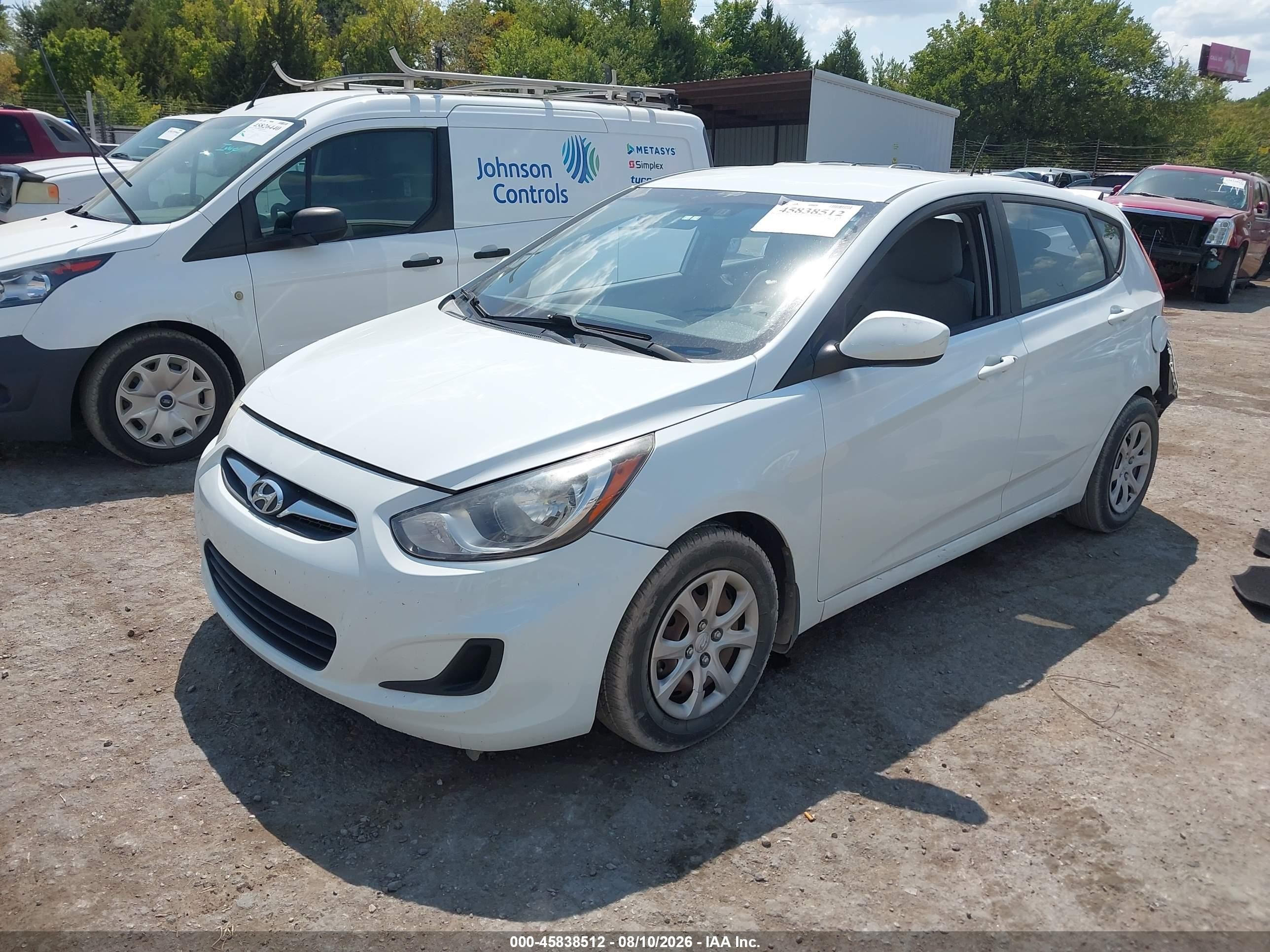 2013 Hyundai Accent Gs White vin: KMHCT5AE5DU087996