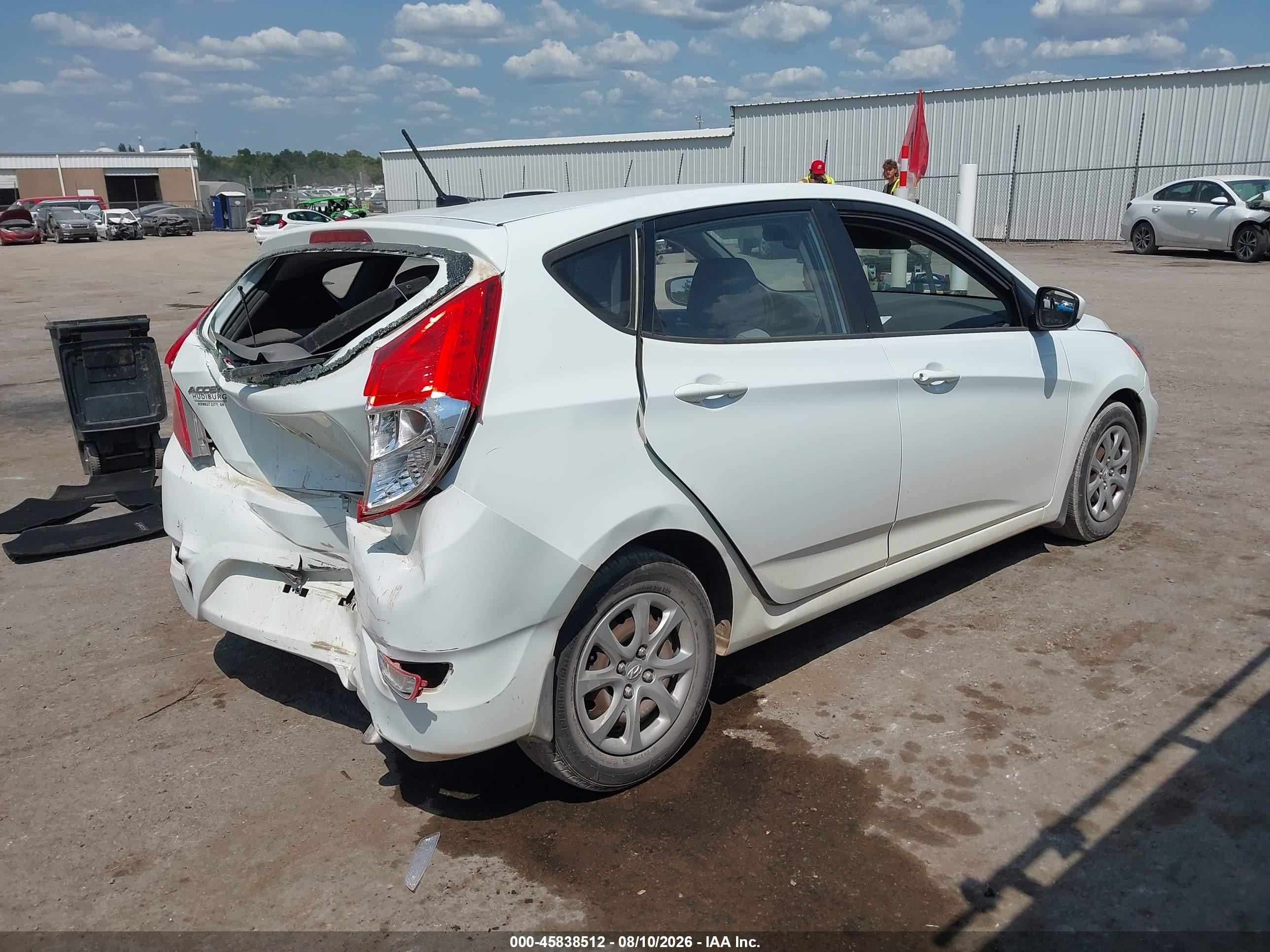2013 Hyundai Accent Gs White vin: KMHCT5AE5DU087996