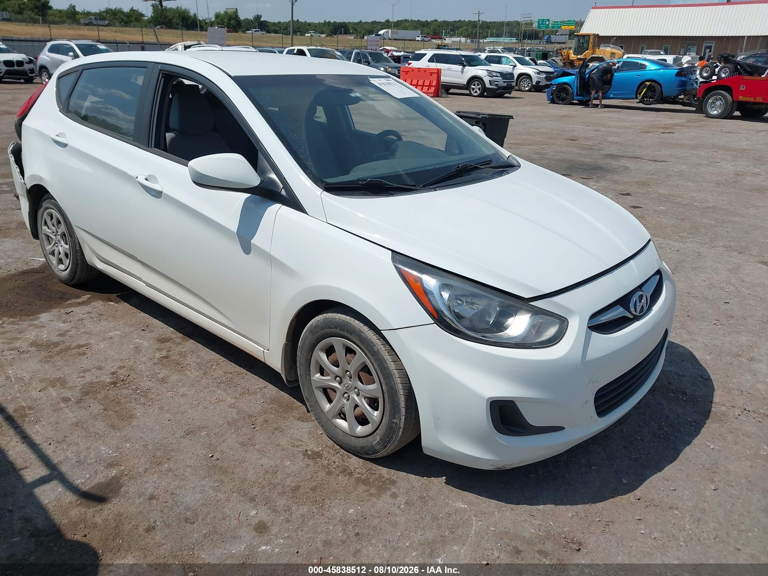 2013 Hyundai Accent Gs White vin: KMHCT5AE5DU087996