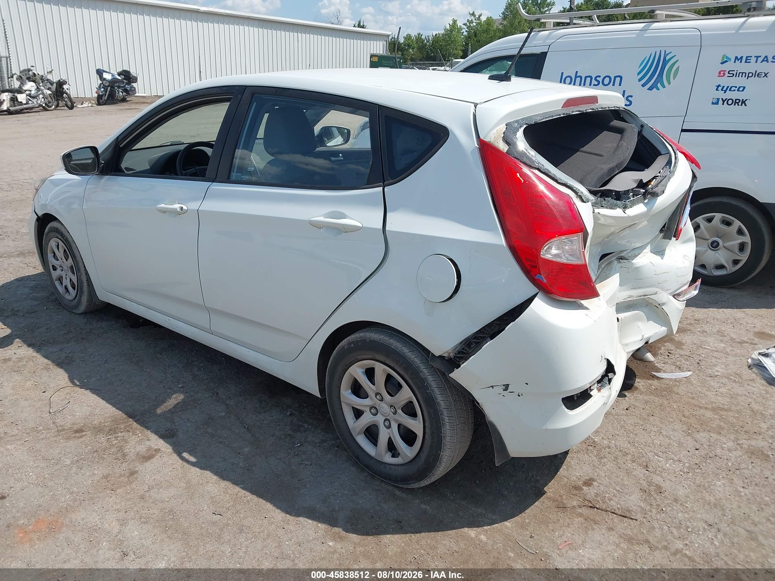 2013 Hyundai Accent Gs White vin: KMHCT5AE5DU087996