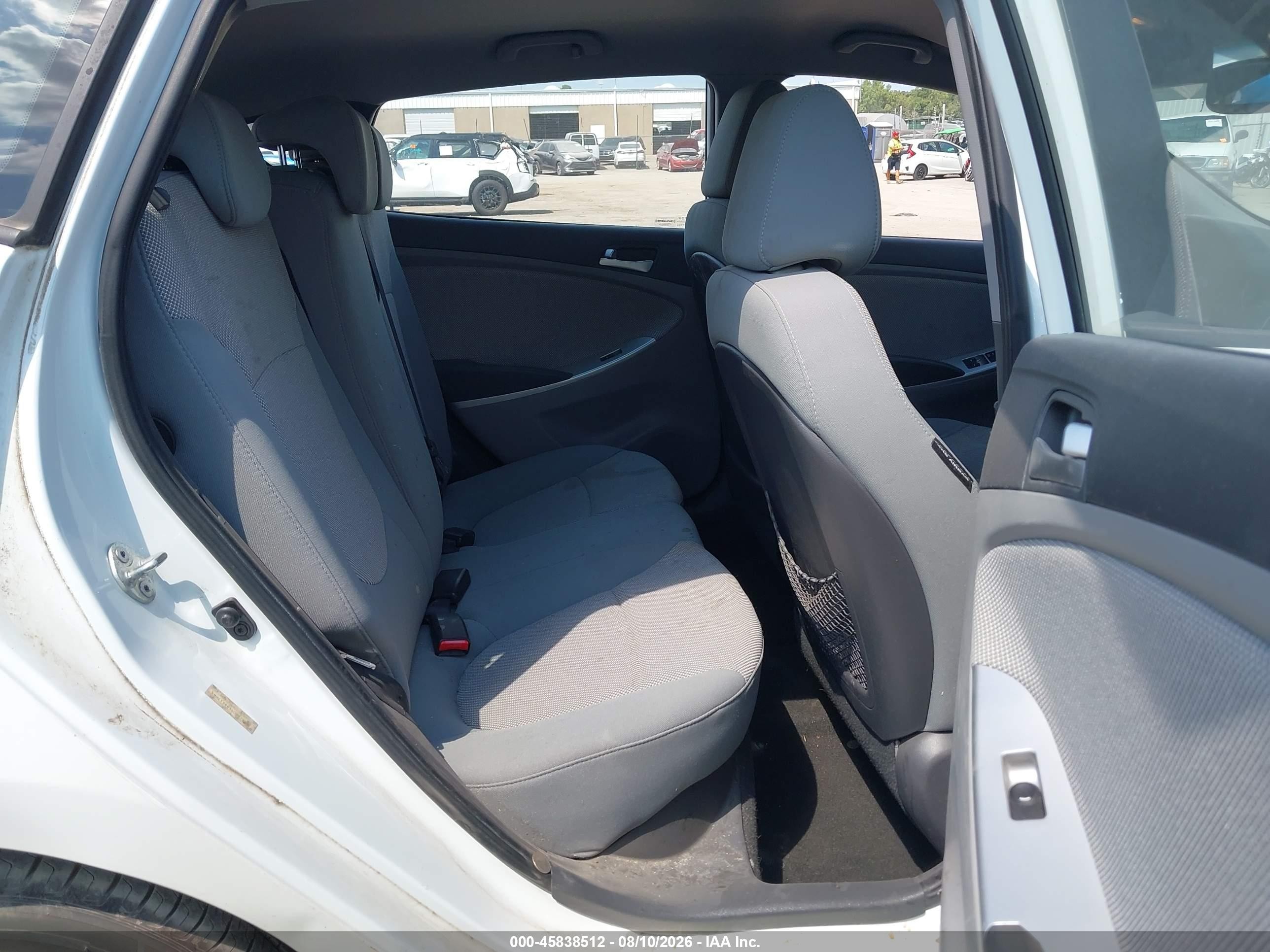 2013 Hyundai Accent Gs White vin: KMHCT5AE5DU087996