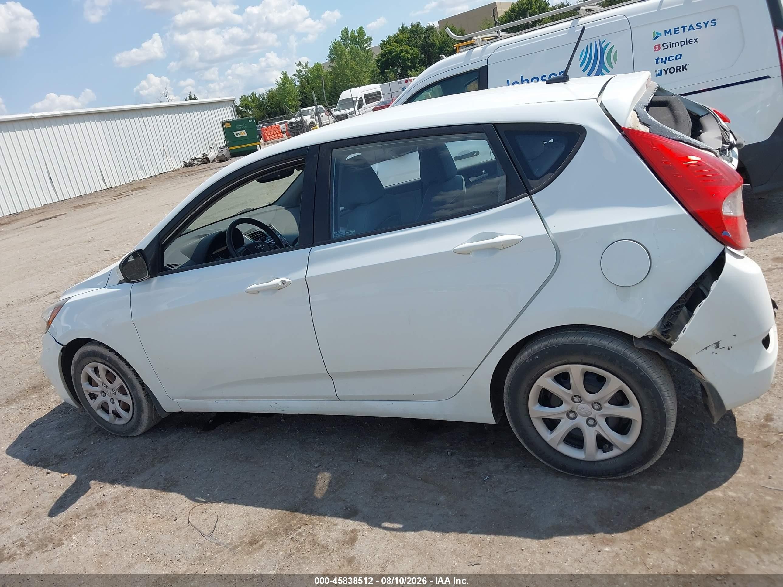 2013 Hyundai Accent Gs White vin: KMHCT5AE5DU087996