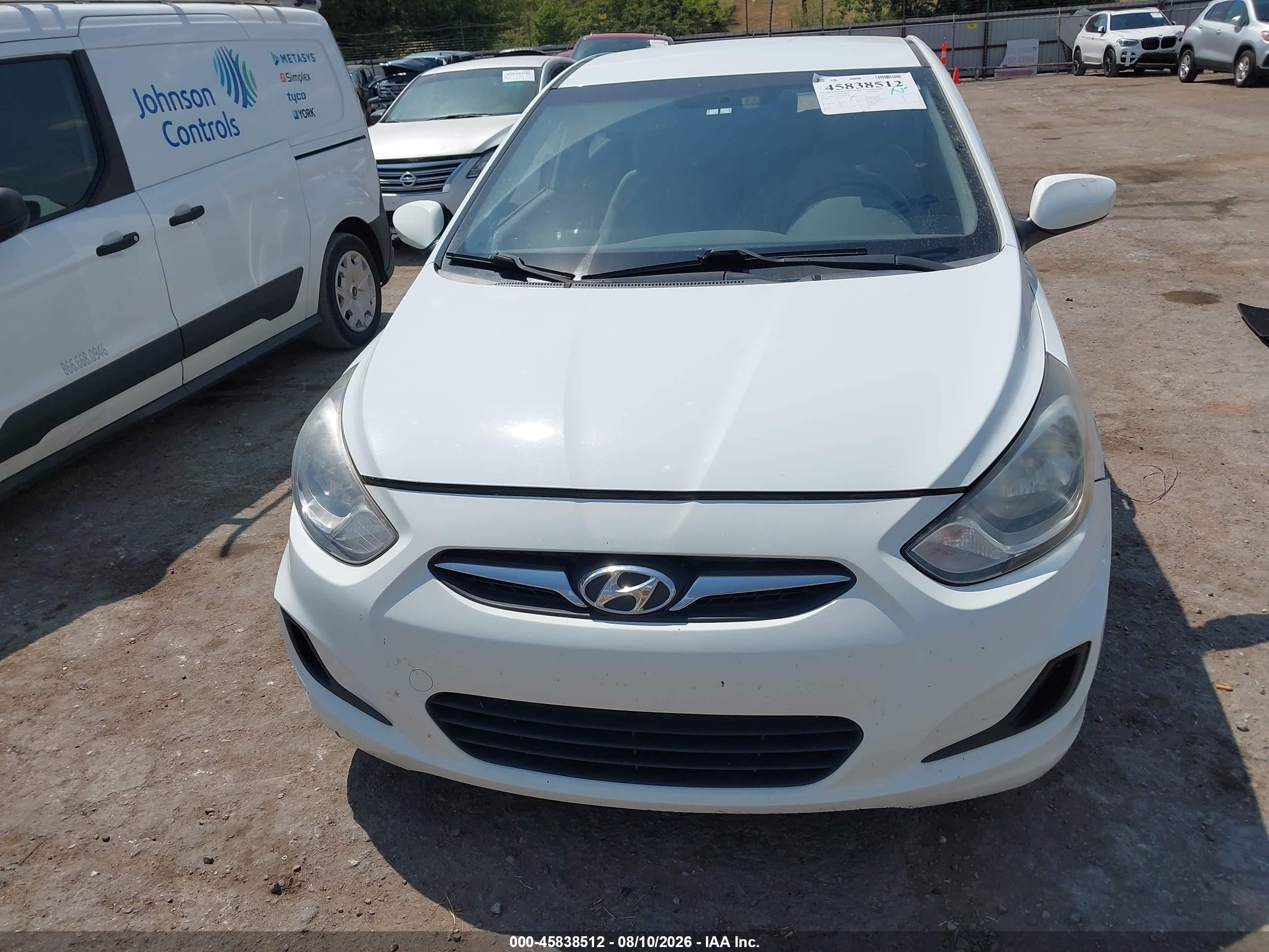 2013 Hyundai Accent Gs White vin: KMHCT5AE5DU087996