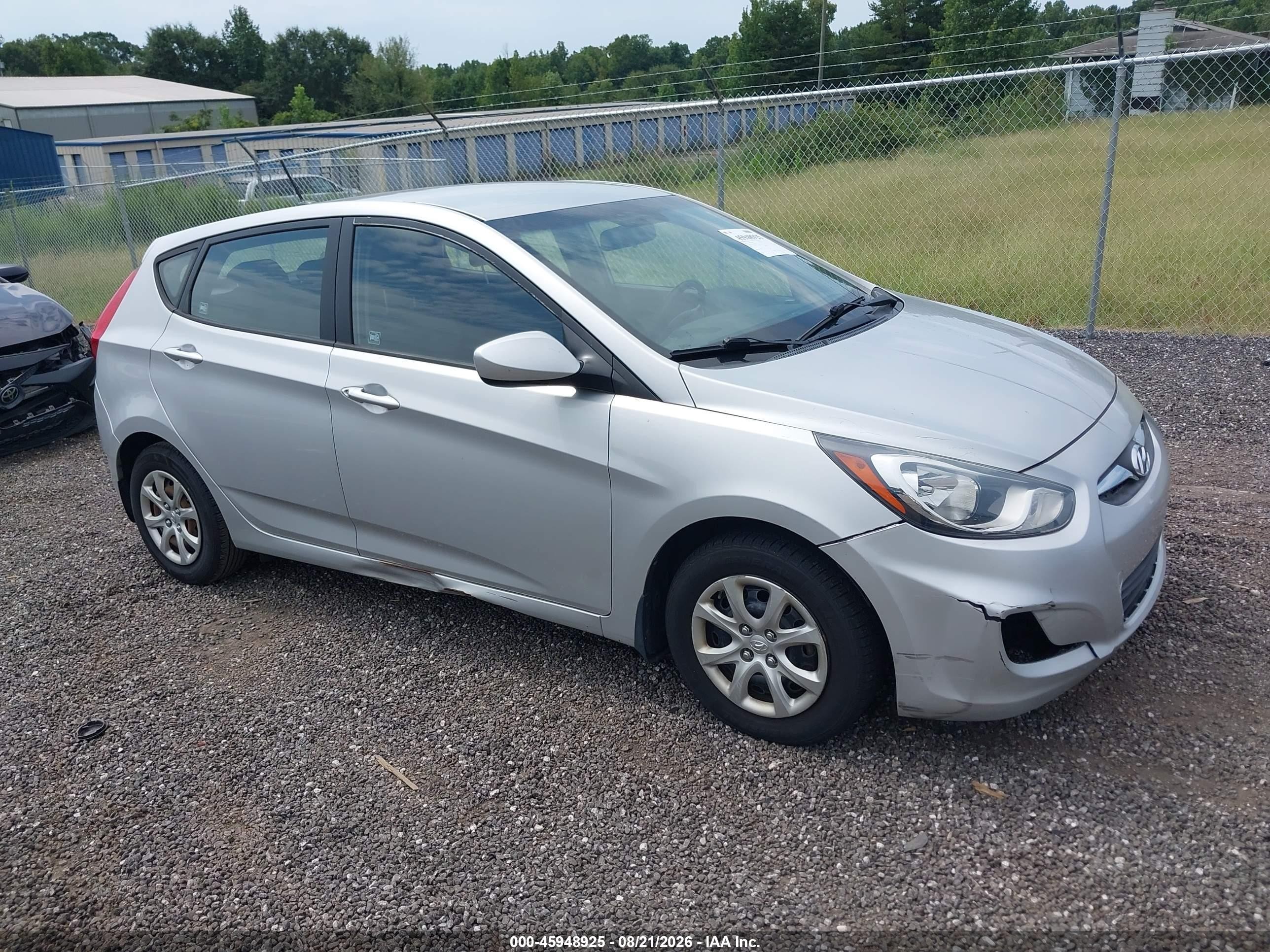 2014 Hyundai Accent Gs Silver vin: KMHCT5AE5EU188781