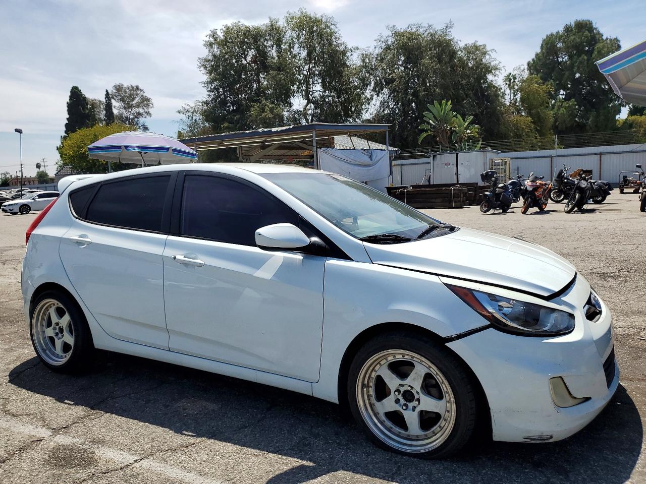2014 Hyundai Accent Gs White vin: KMHCT5AE5EU193298