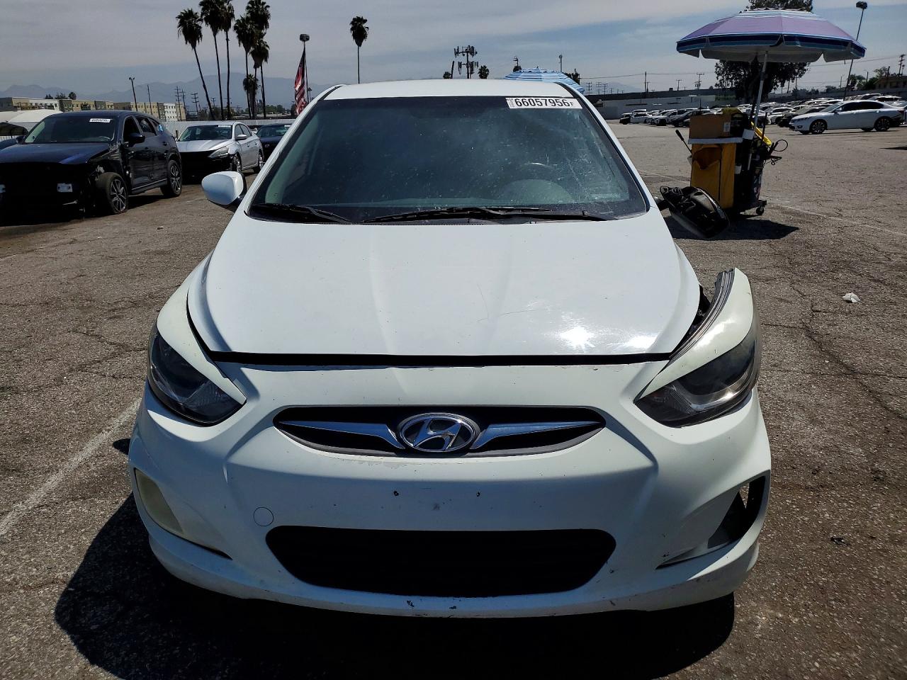 2014 Hyundai Accent Gs White vin: KMHCT5AE5EU193298