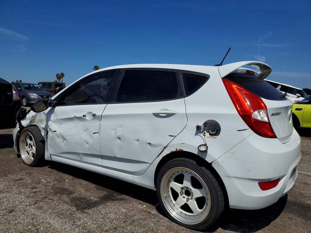 2014 Hyundai Accent Gs White vin: KMHCT5AE5EU193298