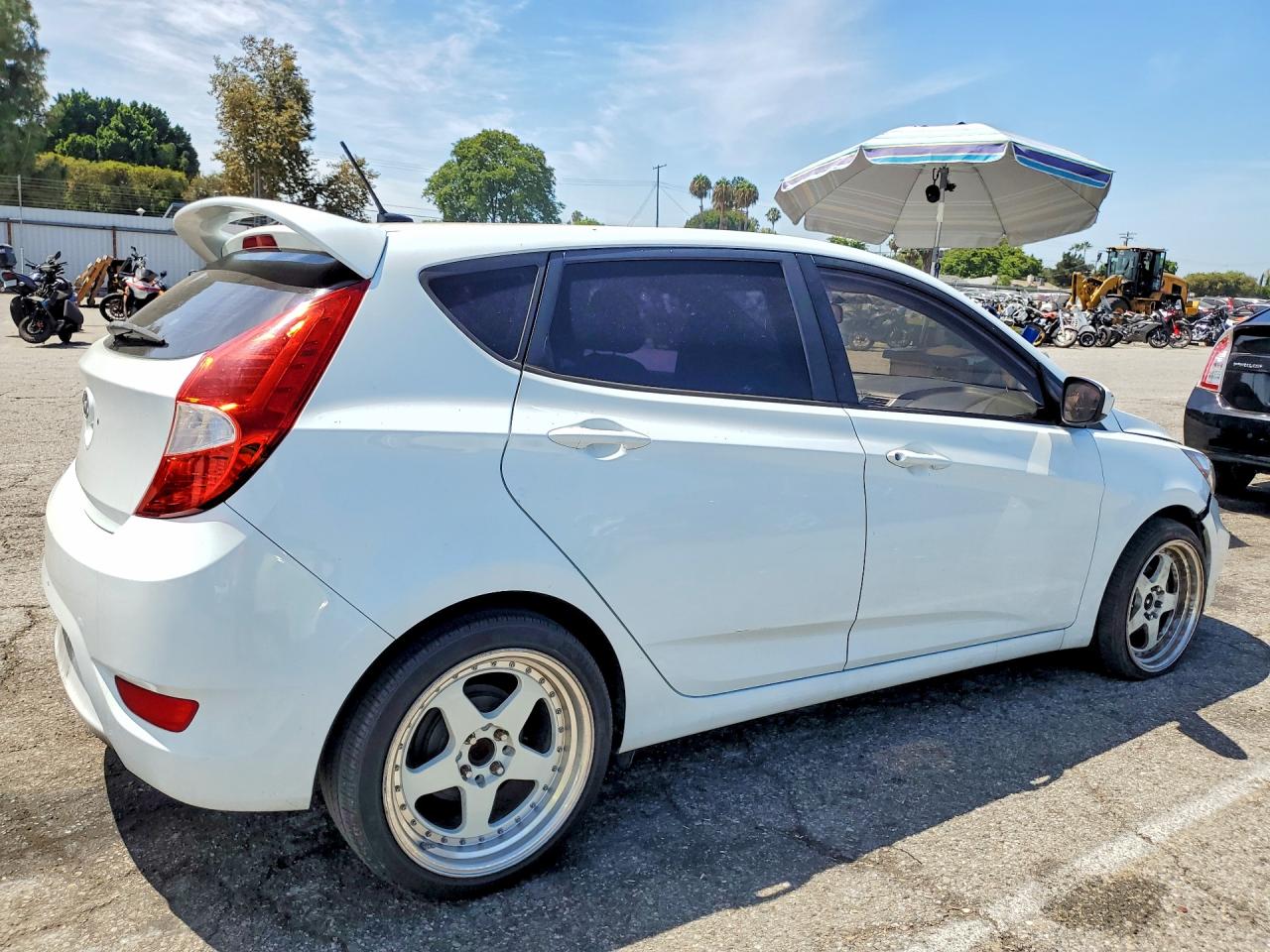 2014 Hyundai Accent Gs White vin: KMHCT5AE5EU193298