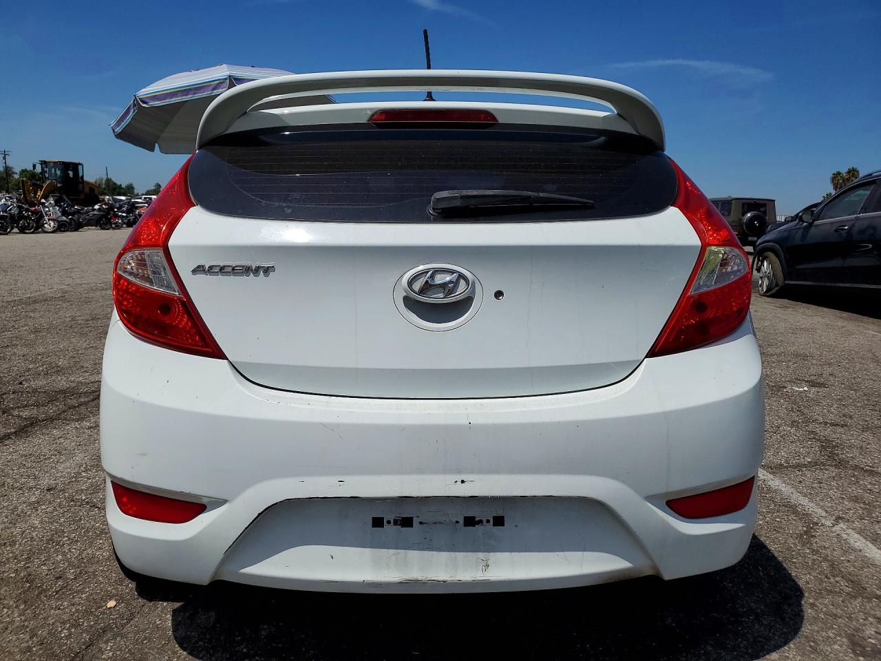 2014 Hyundai Accent Gs White vin: KMHCT5AE5EU193298