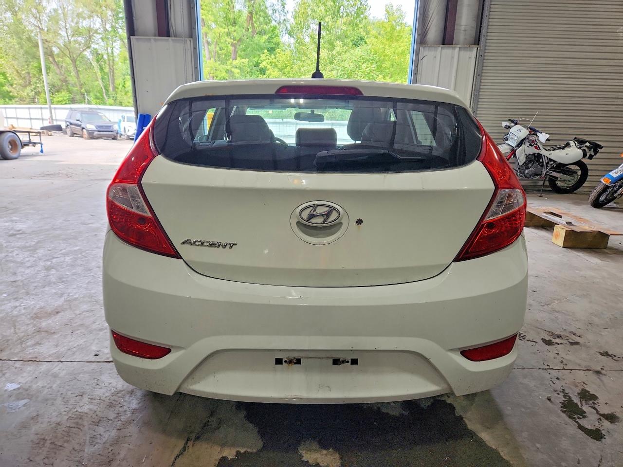 2013 Hyundai Accent Gs White vin: KMHCT5AE6DU114638