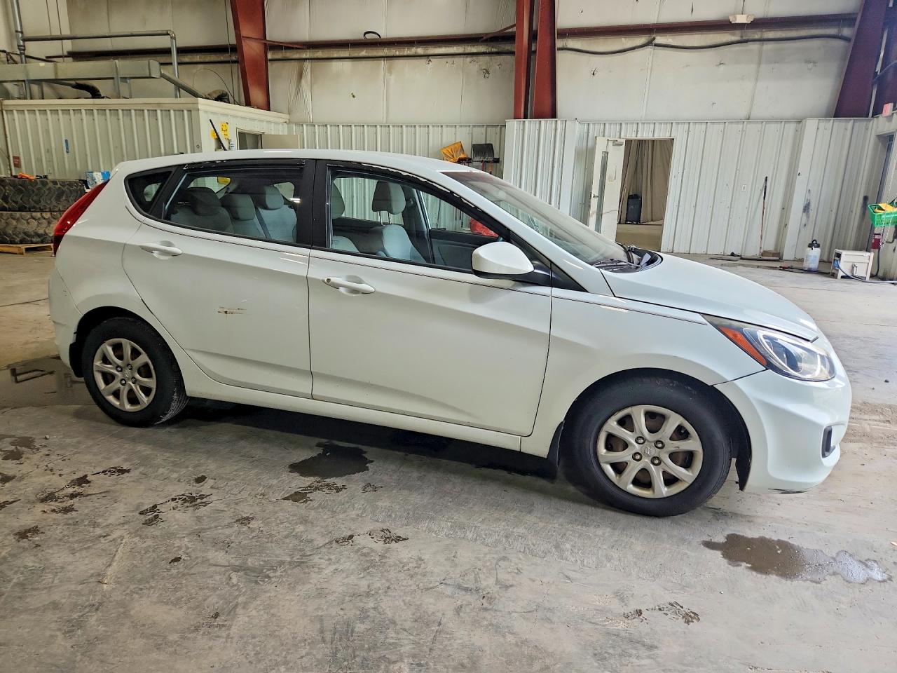 2013 Hyundai Accent Gs White vin: KMHCT5AE6DU114638
