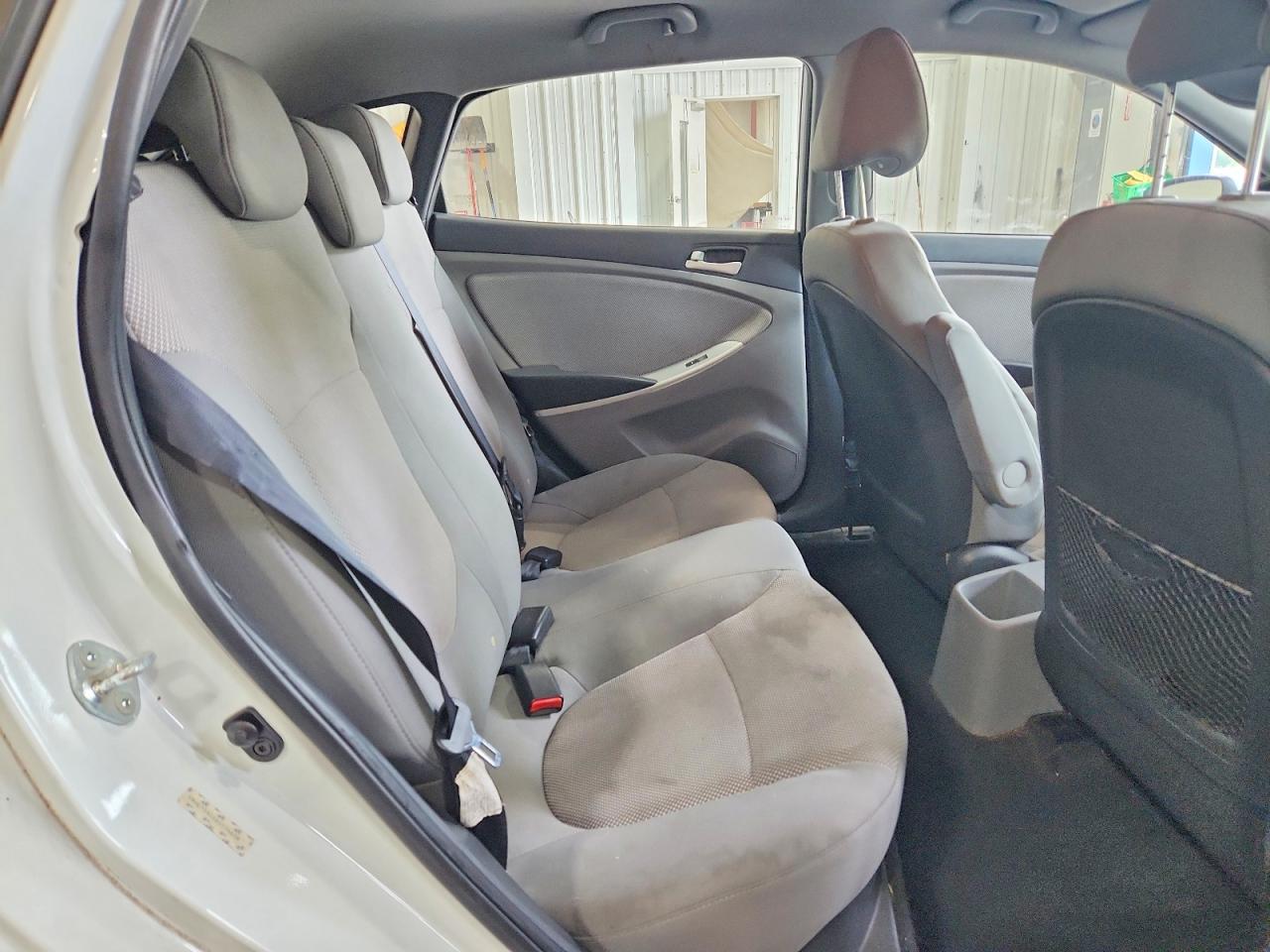 2013 Hyundai Accent Gs White vin: KMHCT5AE6DU114638