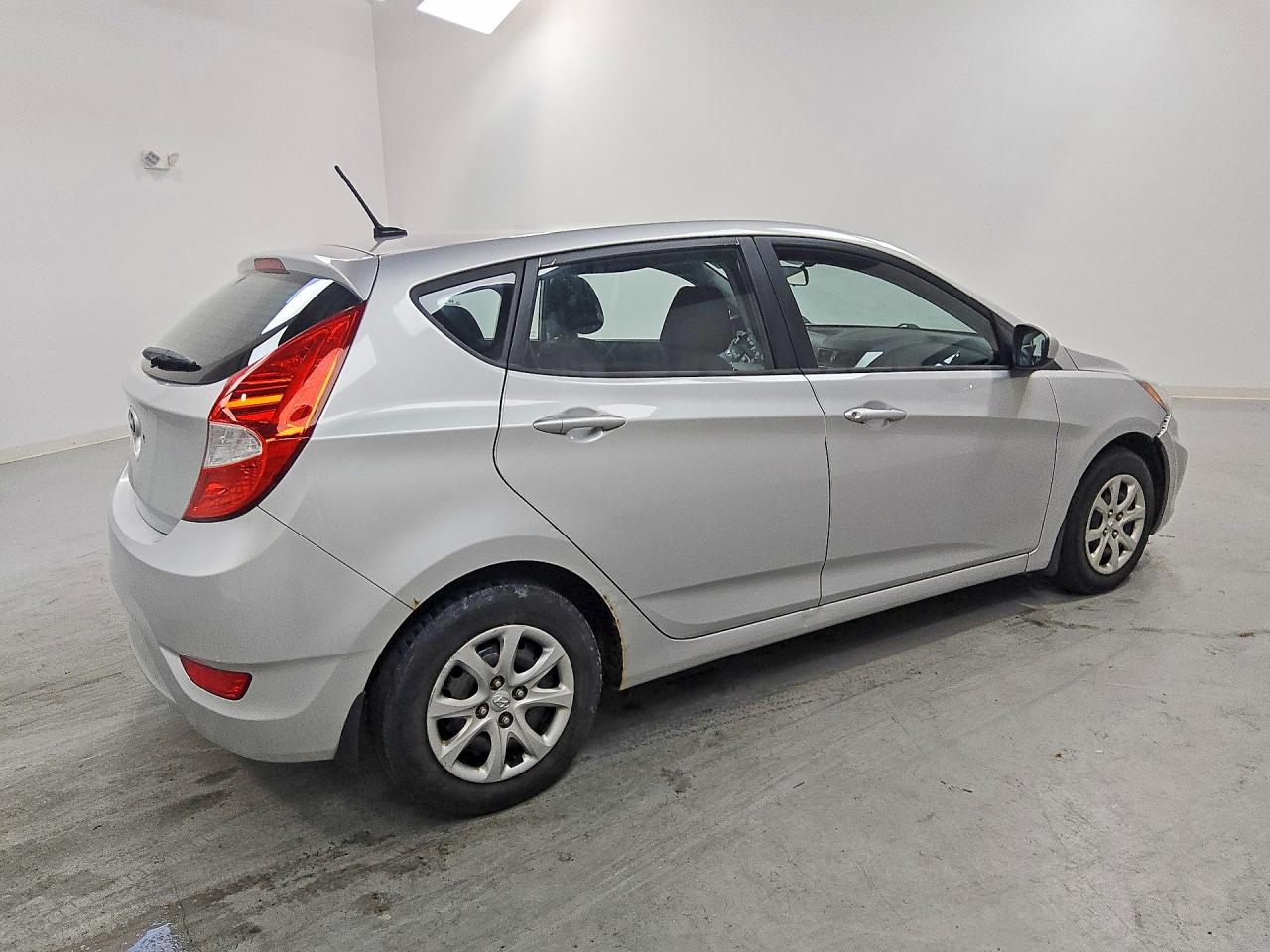 2013 Hyundai Accent Gs Серебряный vin: KMHCT5AE6DU116096