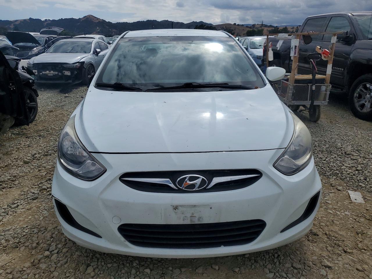 2014 Hyundai Accent Gs White vin: KMHCT5AE6EU158141