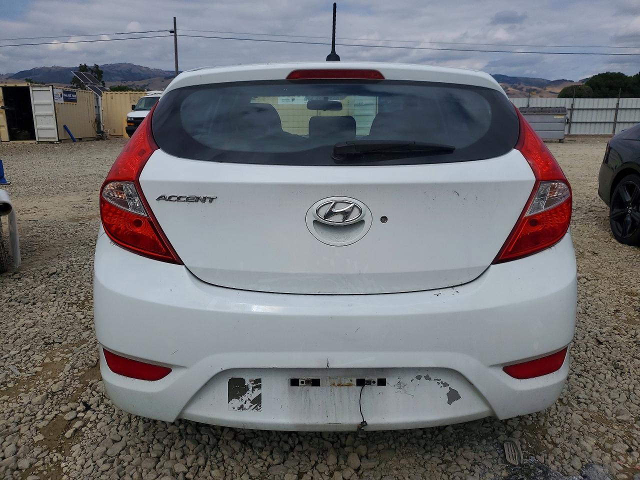 2014 Hyundai Accent Gs White vin: KMHCT5AE6EU158141