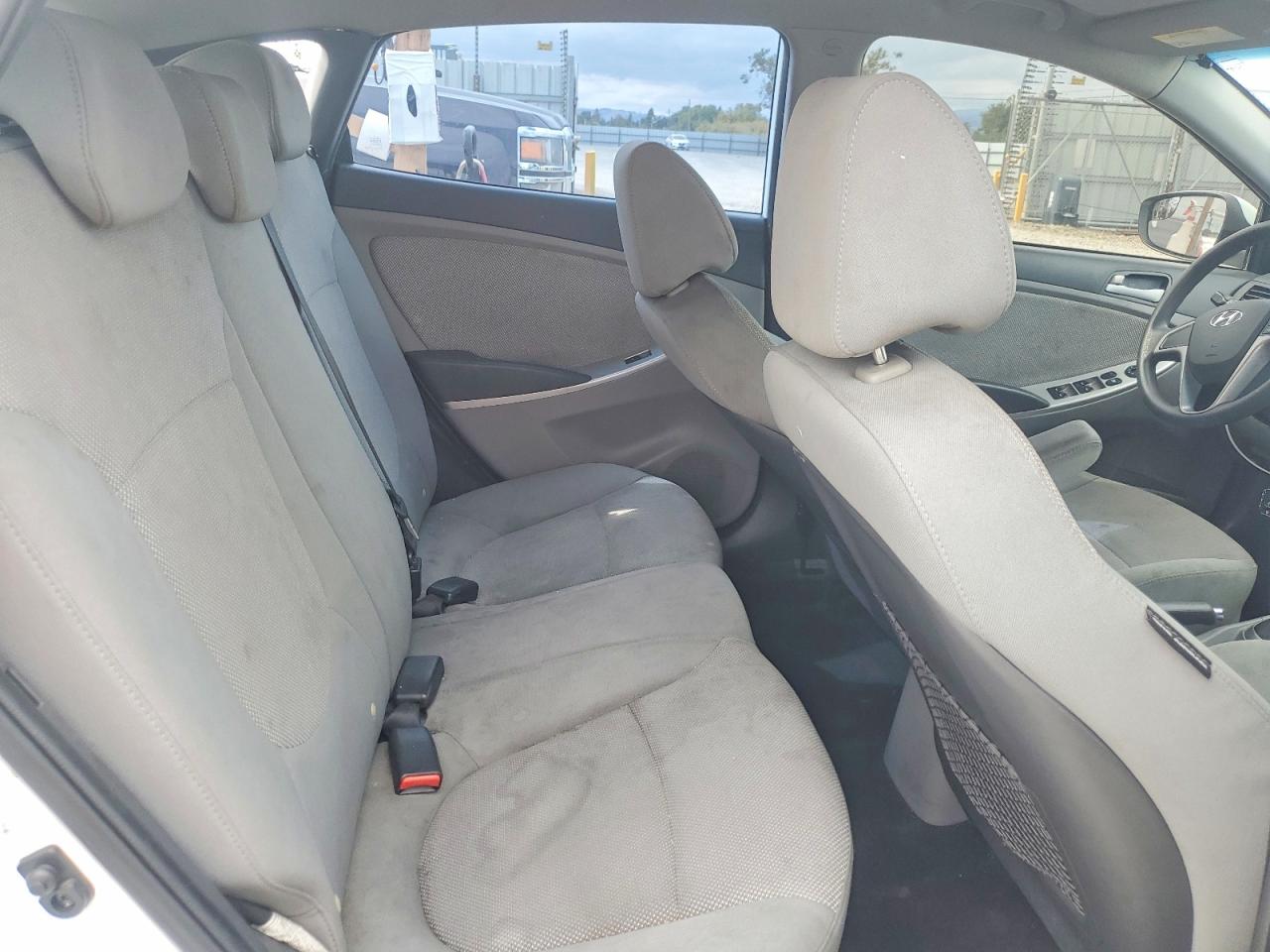 2014 Hyundai Accent Gs White vin: KMHCT5AE6EU158141