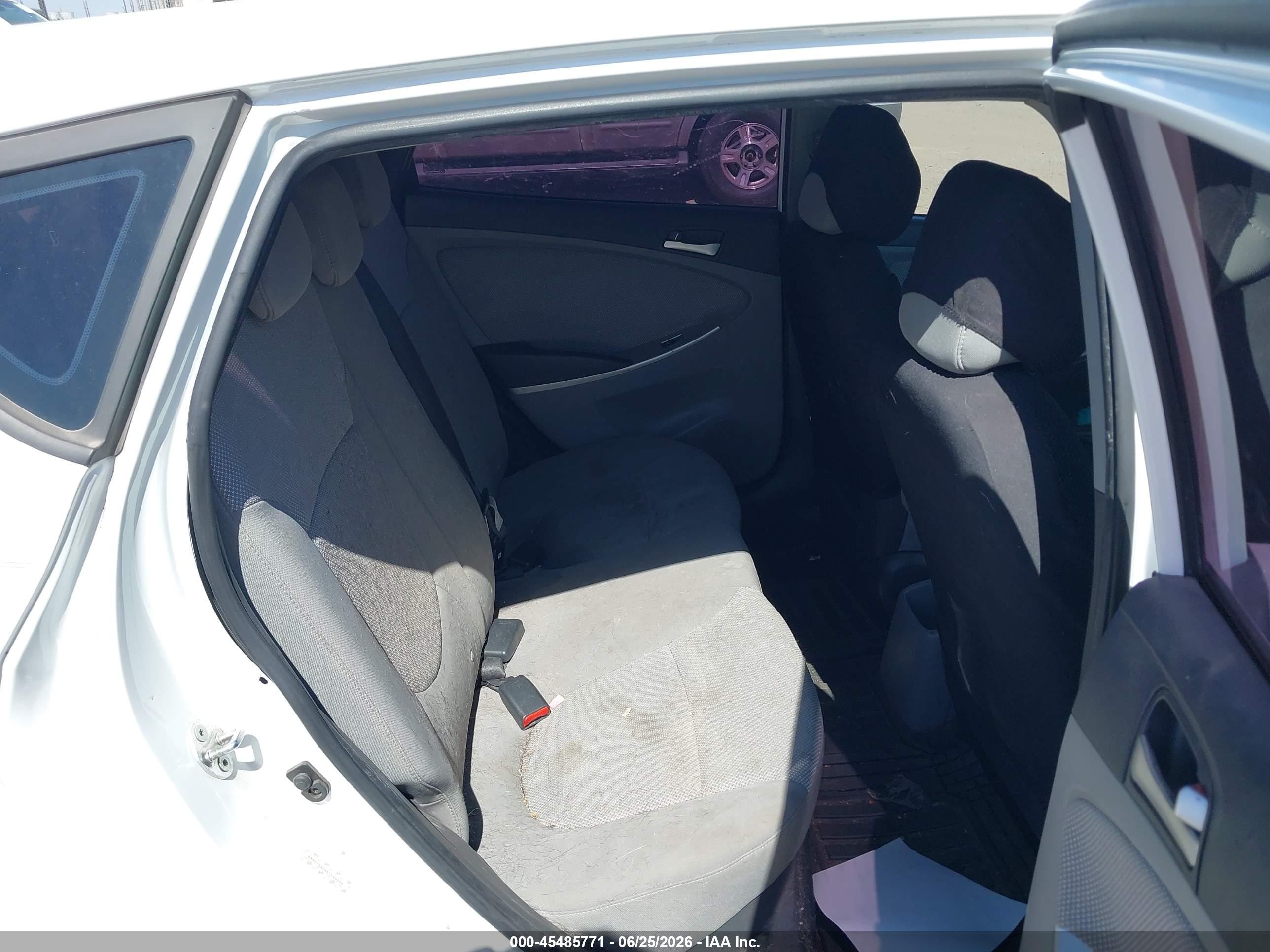 2014 Hyundai Accent Gs White vin: KMHCT5AE6EU169298