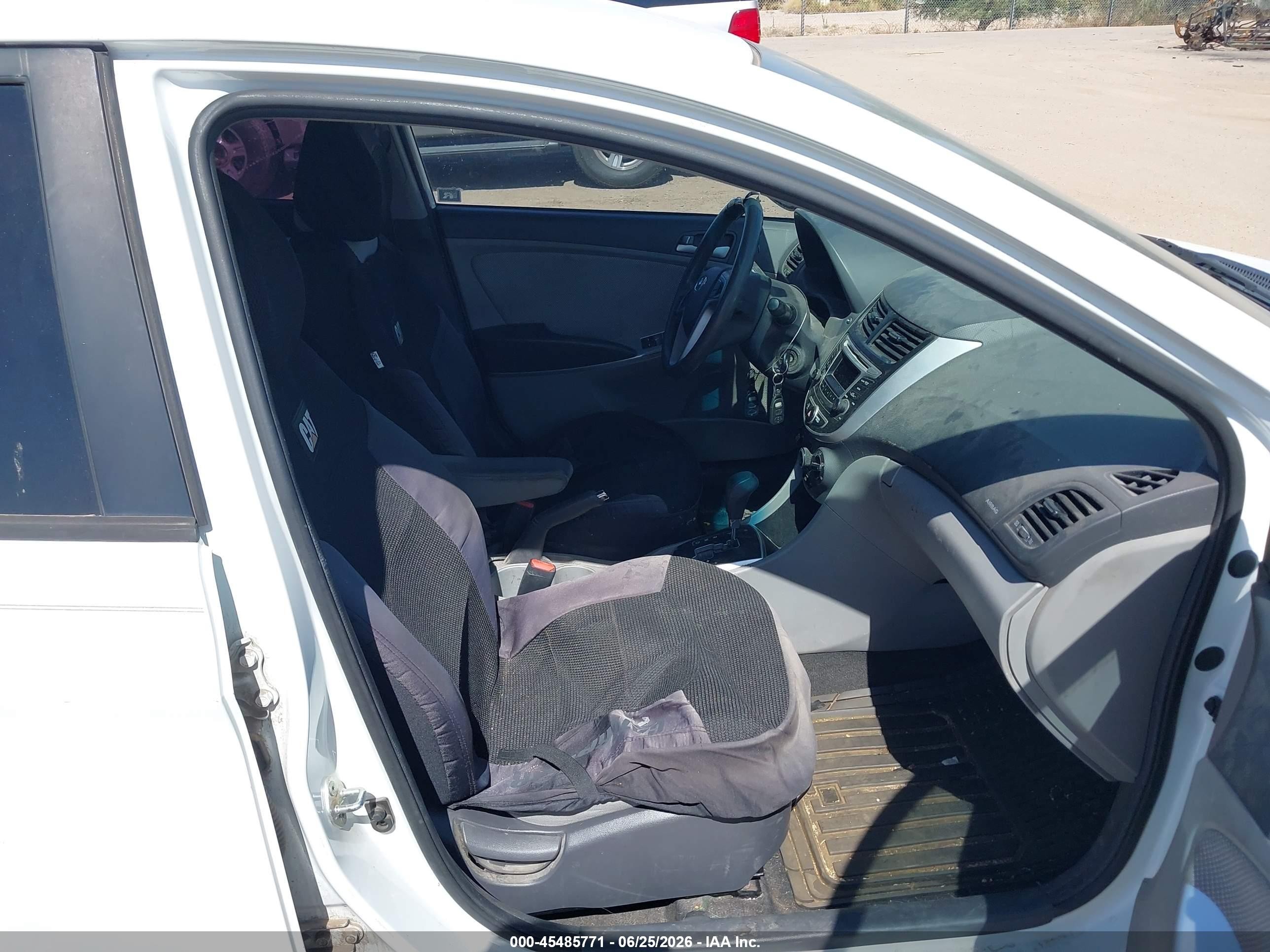 2014 Hyundai Accent Gs White vin: KMHCT5AE6EU169298
