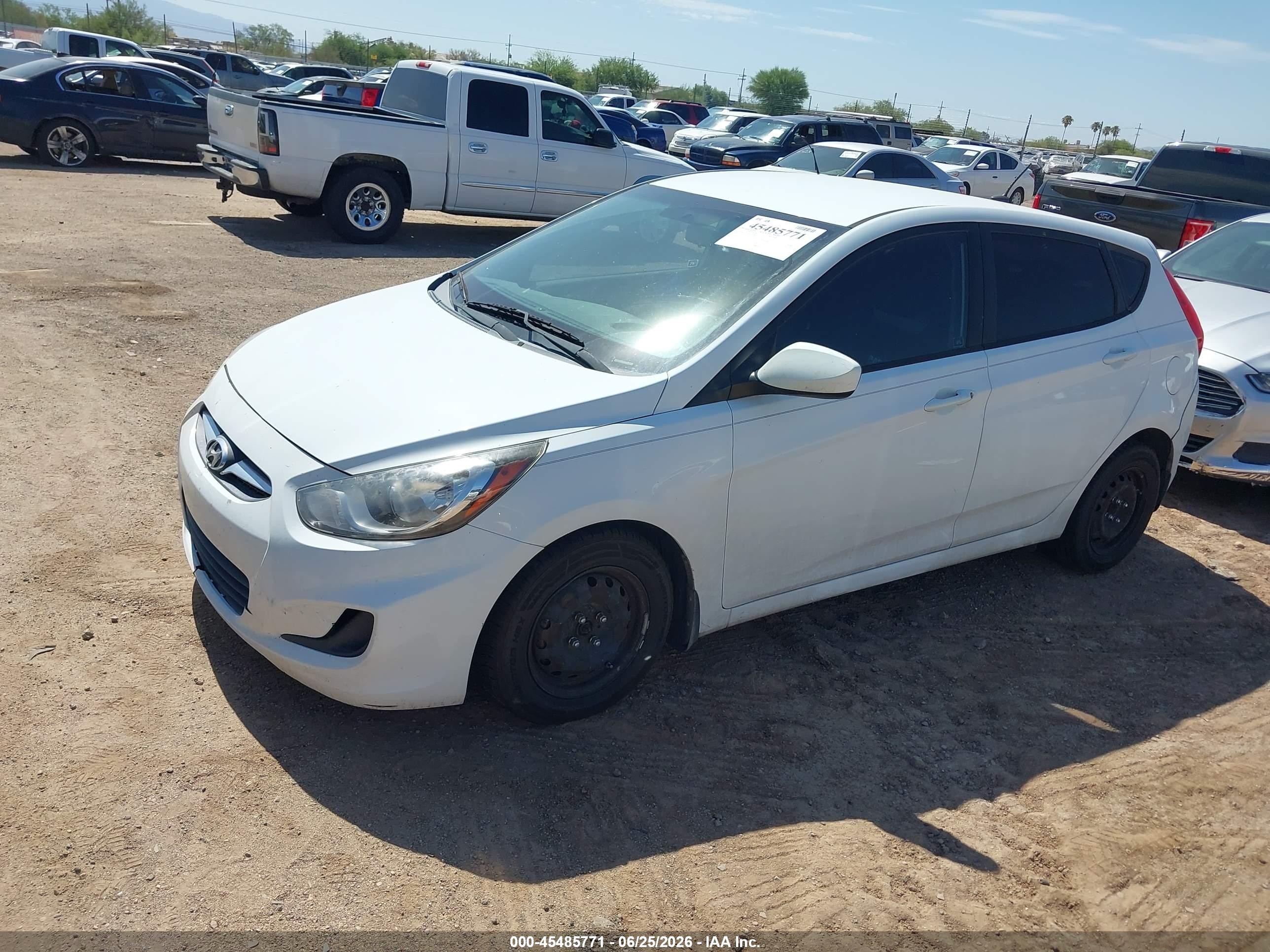 2014 Hyundai Accent Gs White vin: KMHCT5AE6EU169298