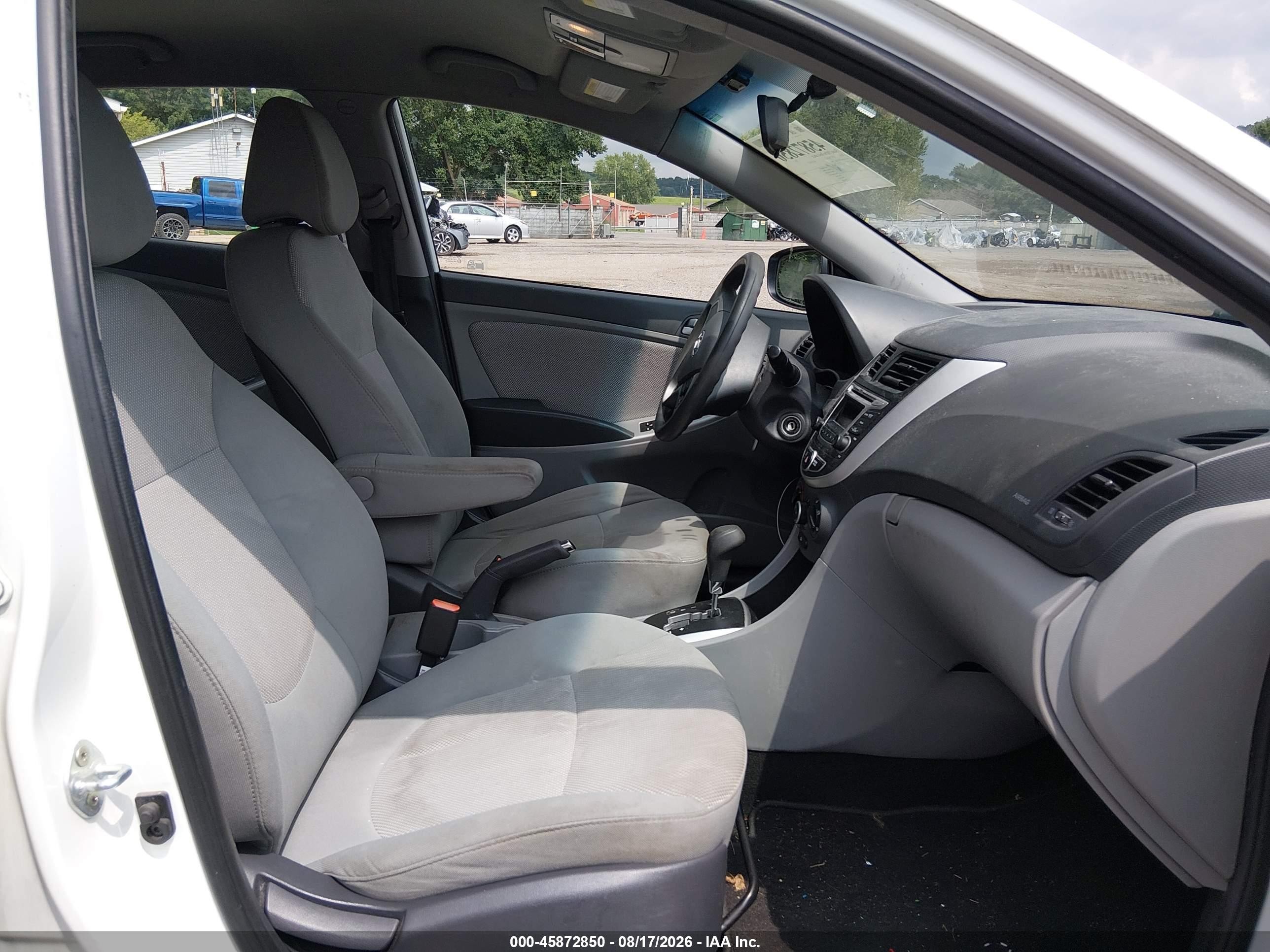 2014 Hyundai Accent Gs White vin: KMHCT5AE6EU176445