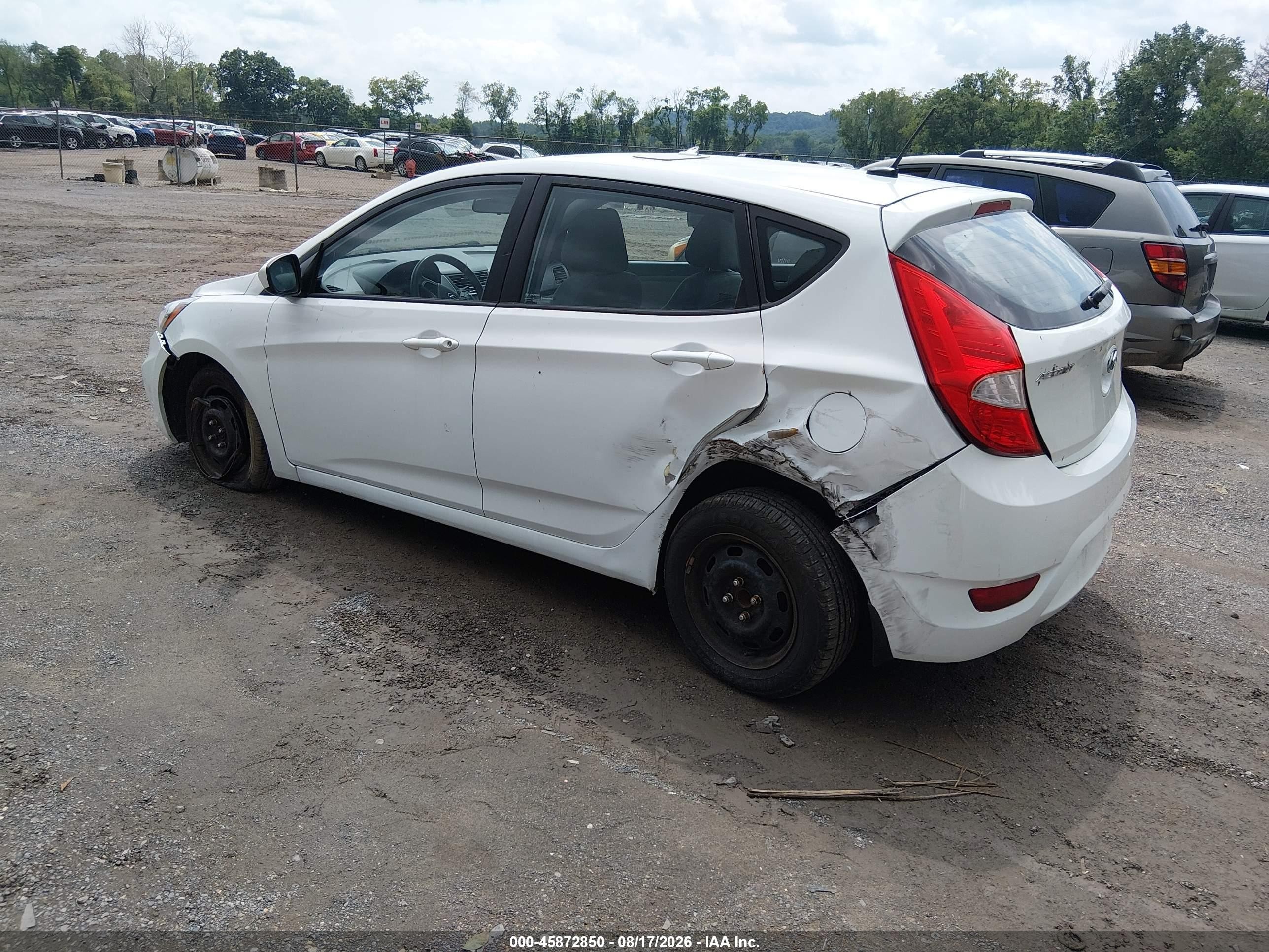 2014 Hyundai Accent Gs White vin: KMHCT5AE6EU176445