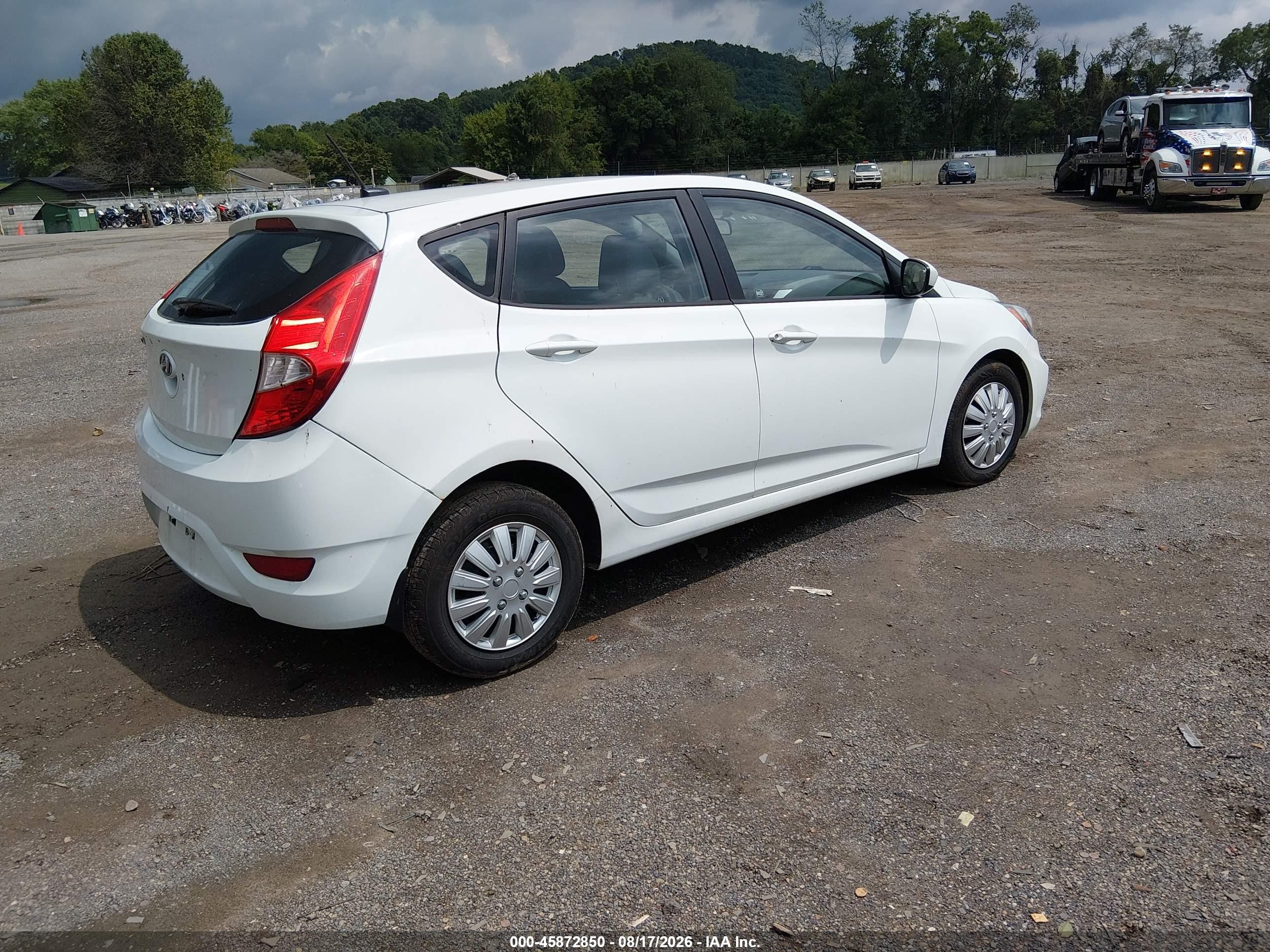 2014 Hyundai Accent Gs White vin: KMHCT5AE6EU176445