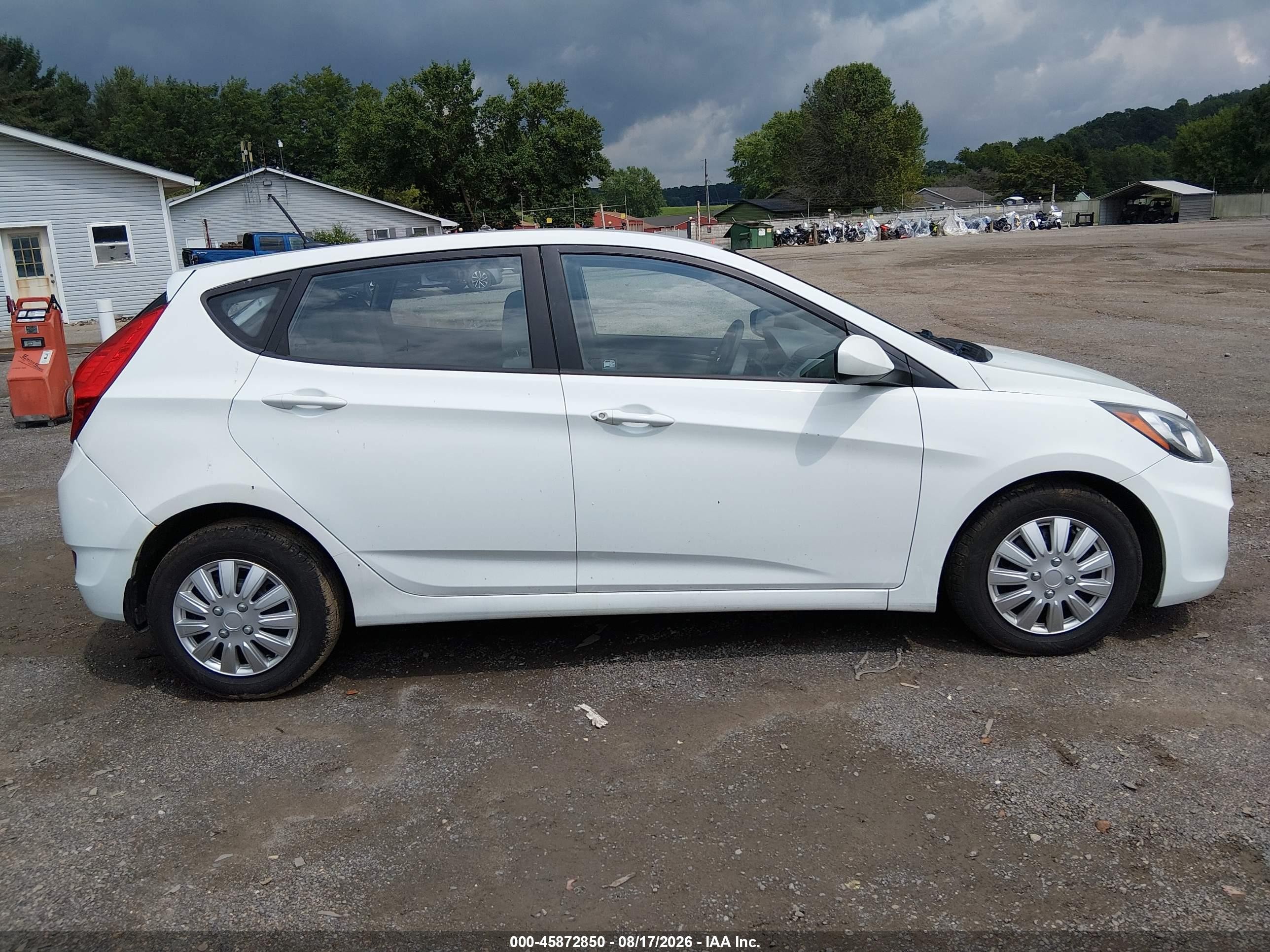 2014 Hyundai Accent Gs White vin: KMHCT5AE6EU176445