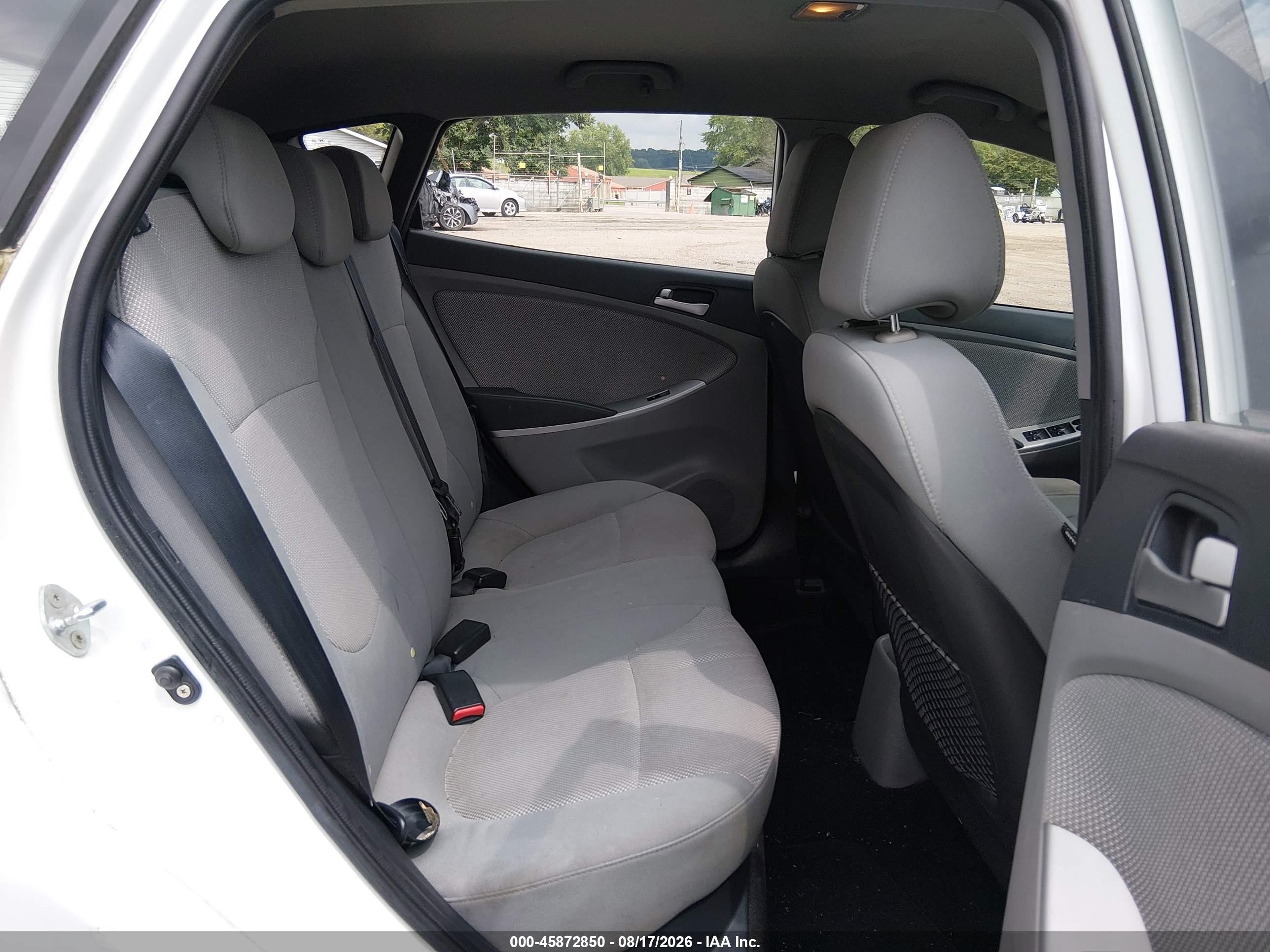 2014 Hyundai Accent Gs White vin: KMHCT5AE6EU176445