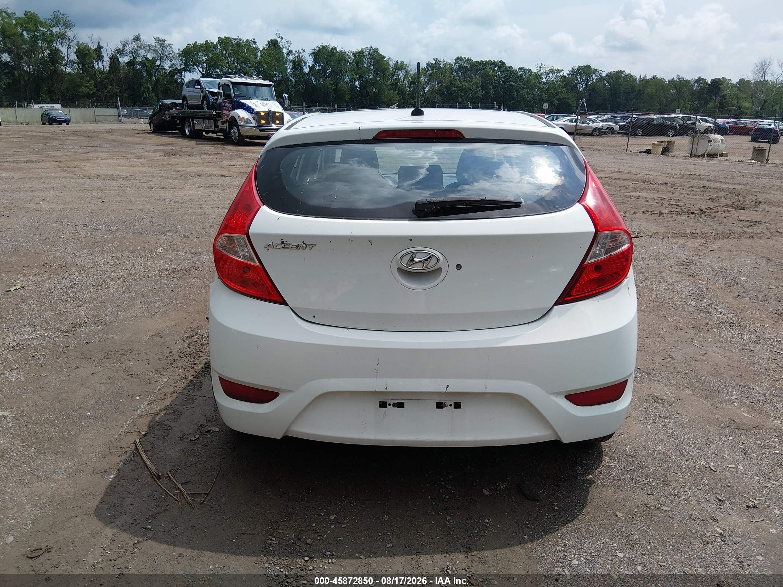 2014 Hyundai Accent Gs White vin: KMHCT5AE6EU176445