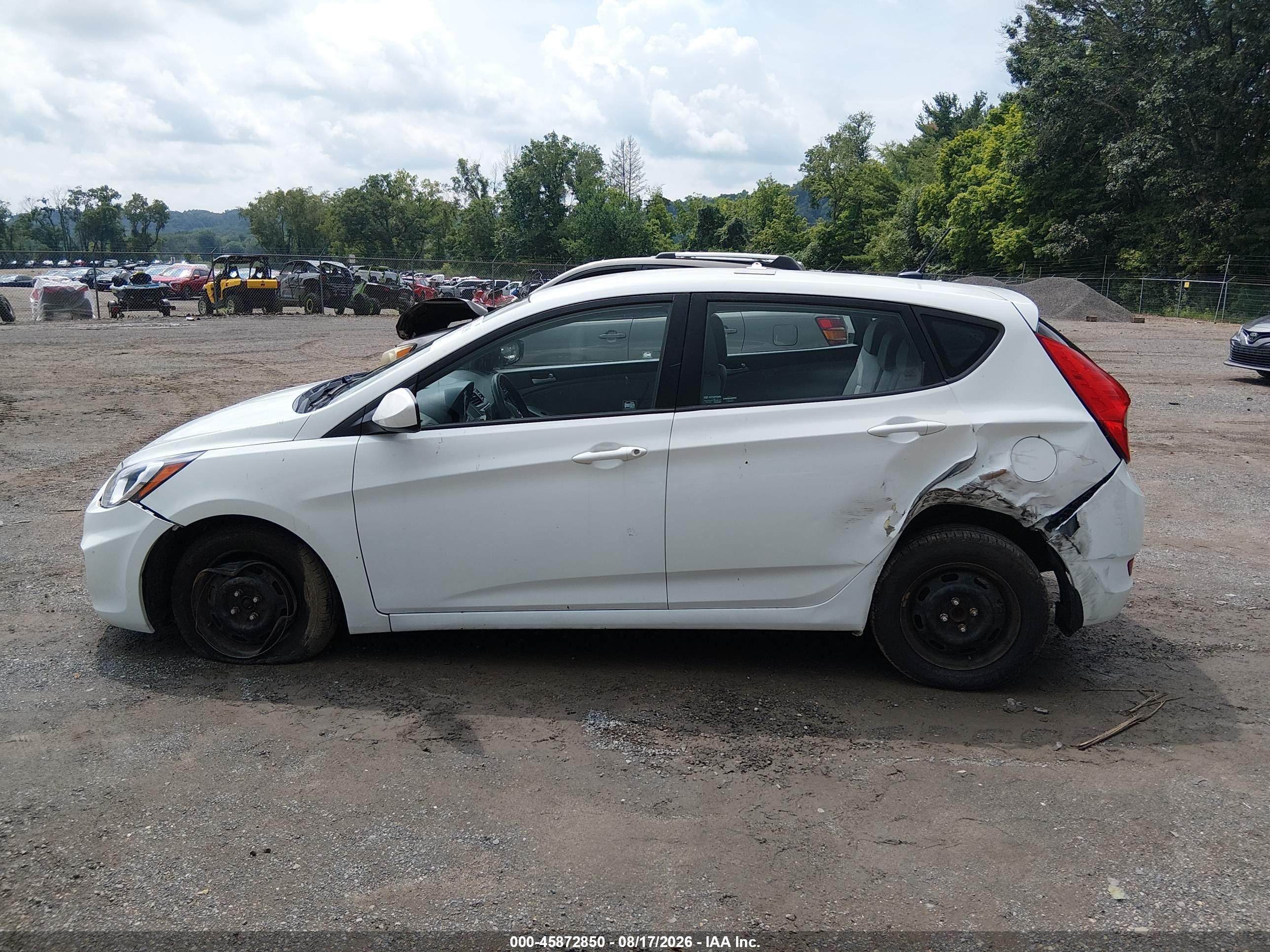 2014 Hyundai Accent Gs White vin: KMHCT5AE6EU176445