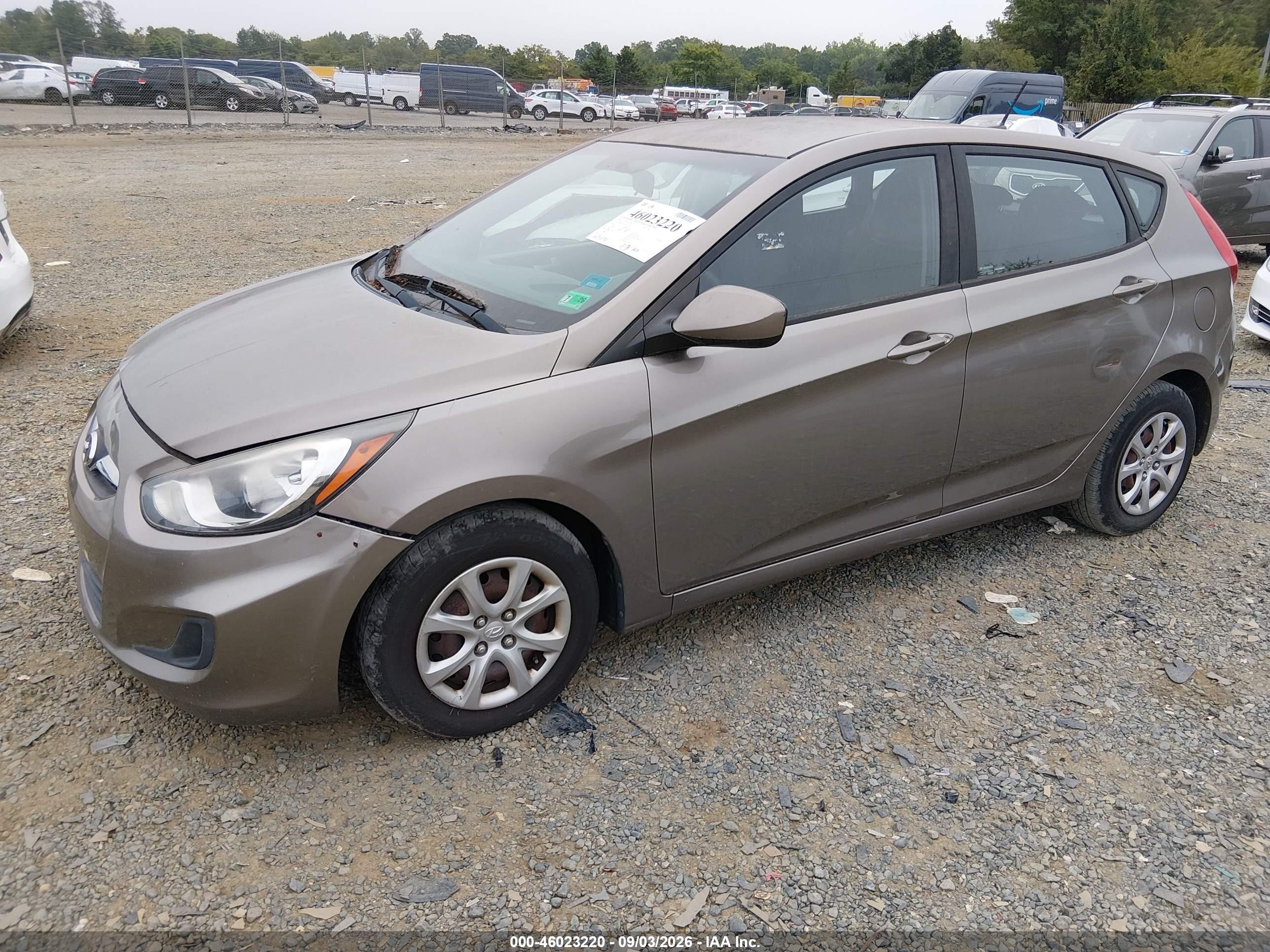 2014 Hyundai Accent Gs Gold vin: KMHCT5AE6EU181418