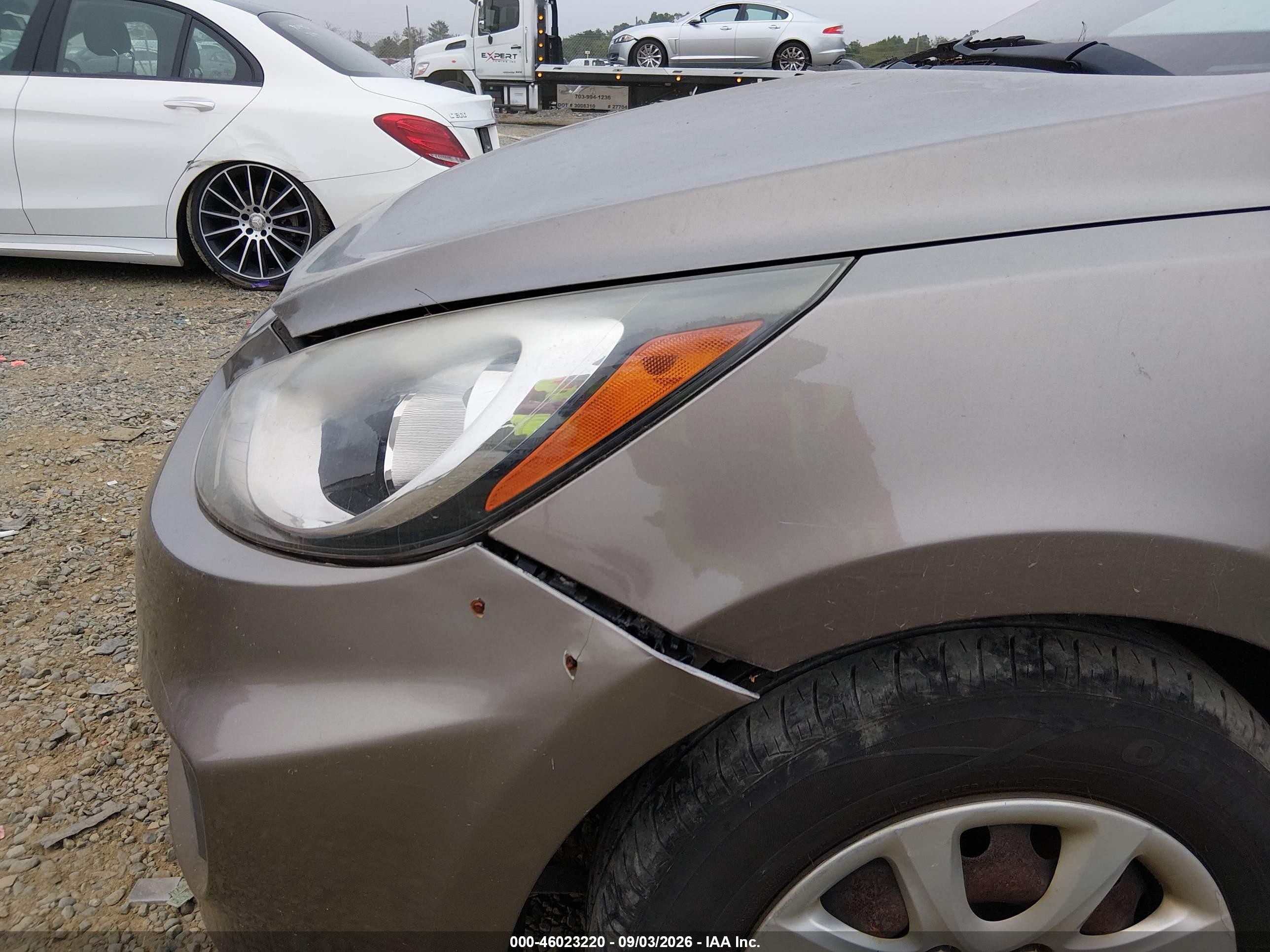 2014 Hyundai Accent Gs Gold vin: KMHCT5AE6EU181418