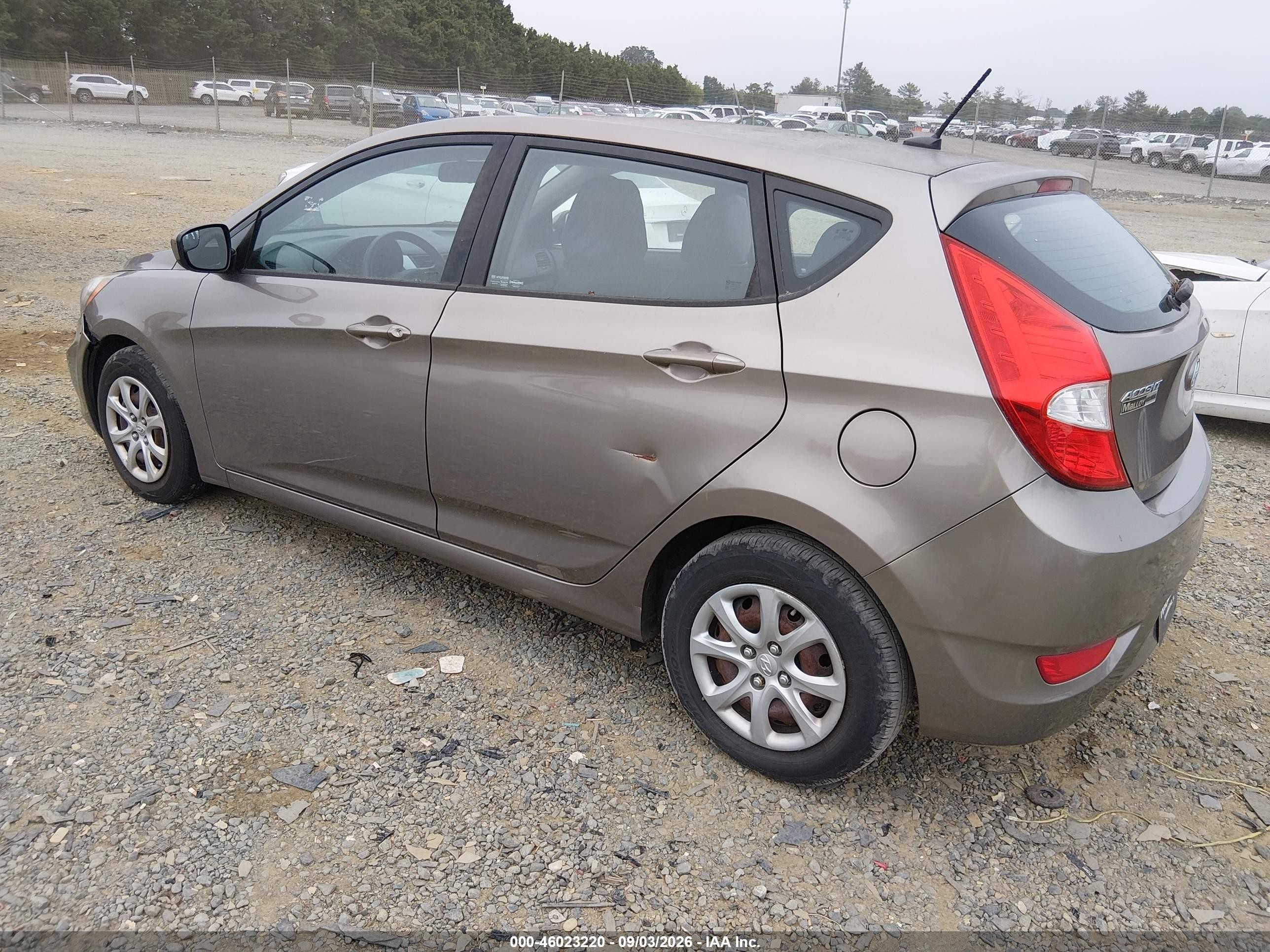 2014 Hyundai Accent Gs Gold vin: KMHCT5AE6EU181418