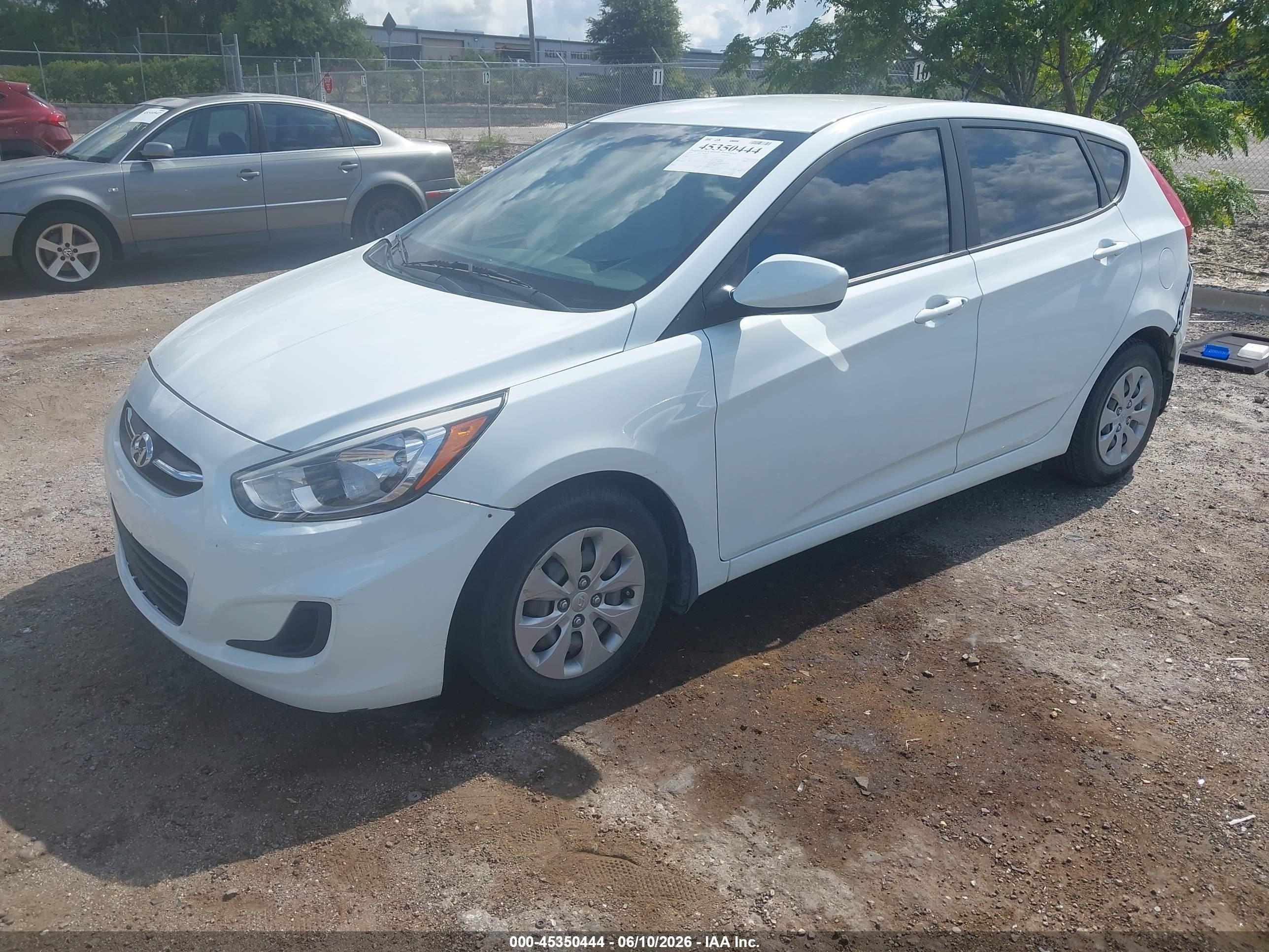2015 Hyundai Accent Gs White vin: KMHCT5AE6FU212023