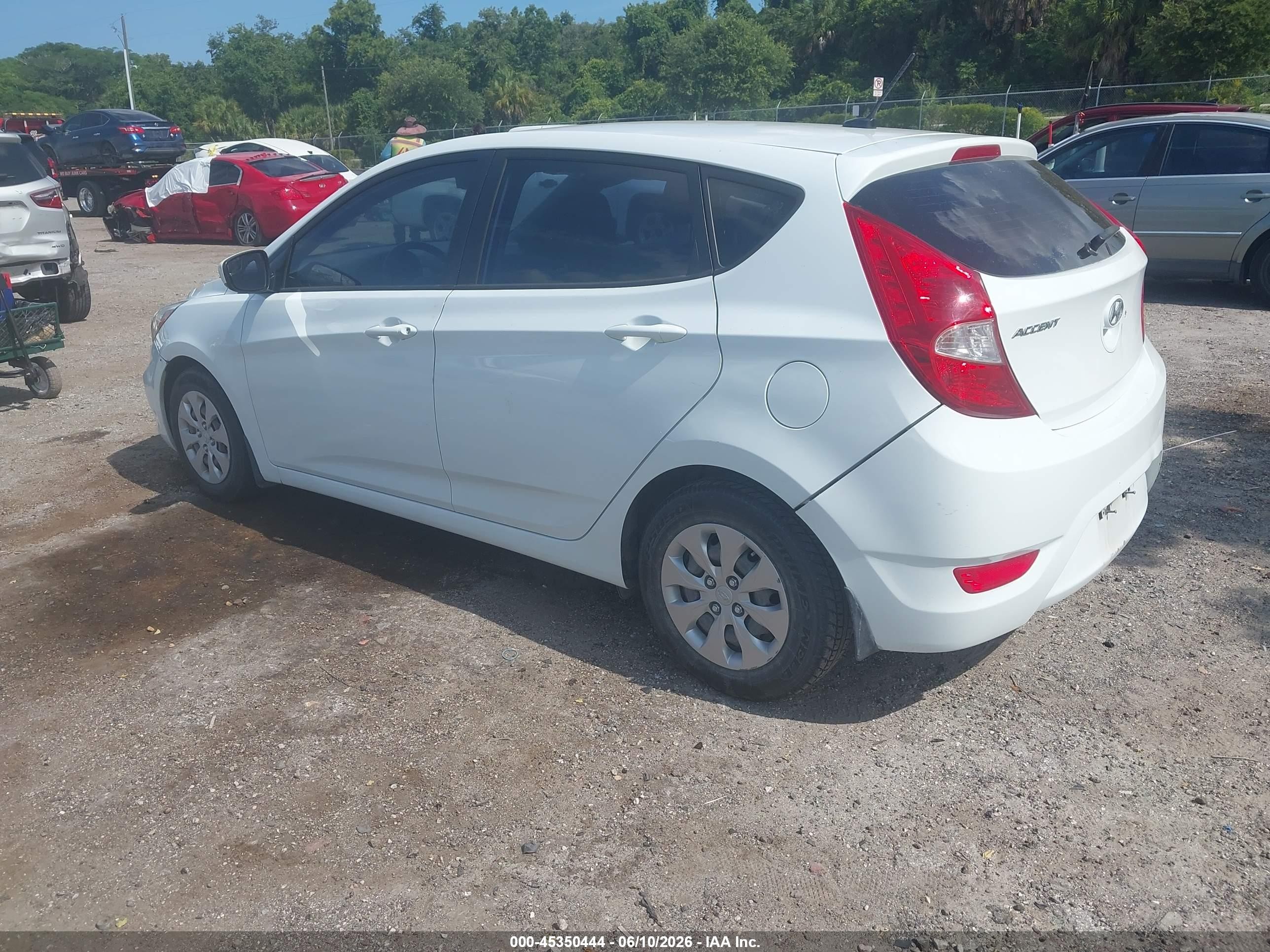 2015 Hyundai Accent Gs White vin: KMHCT5AE6FU212023