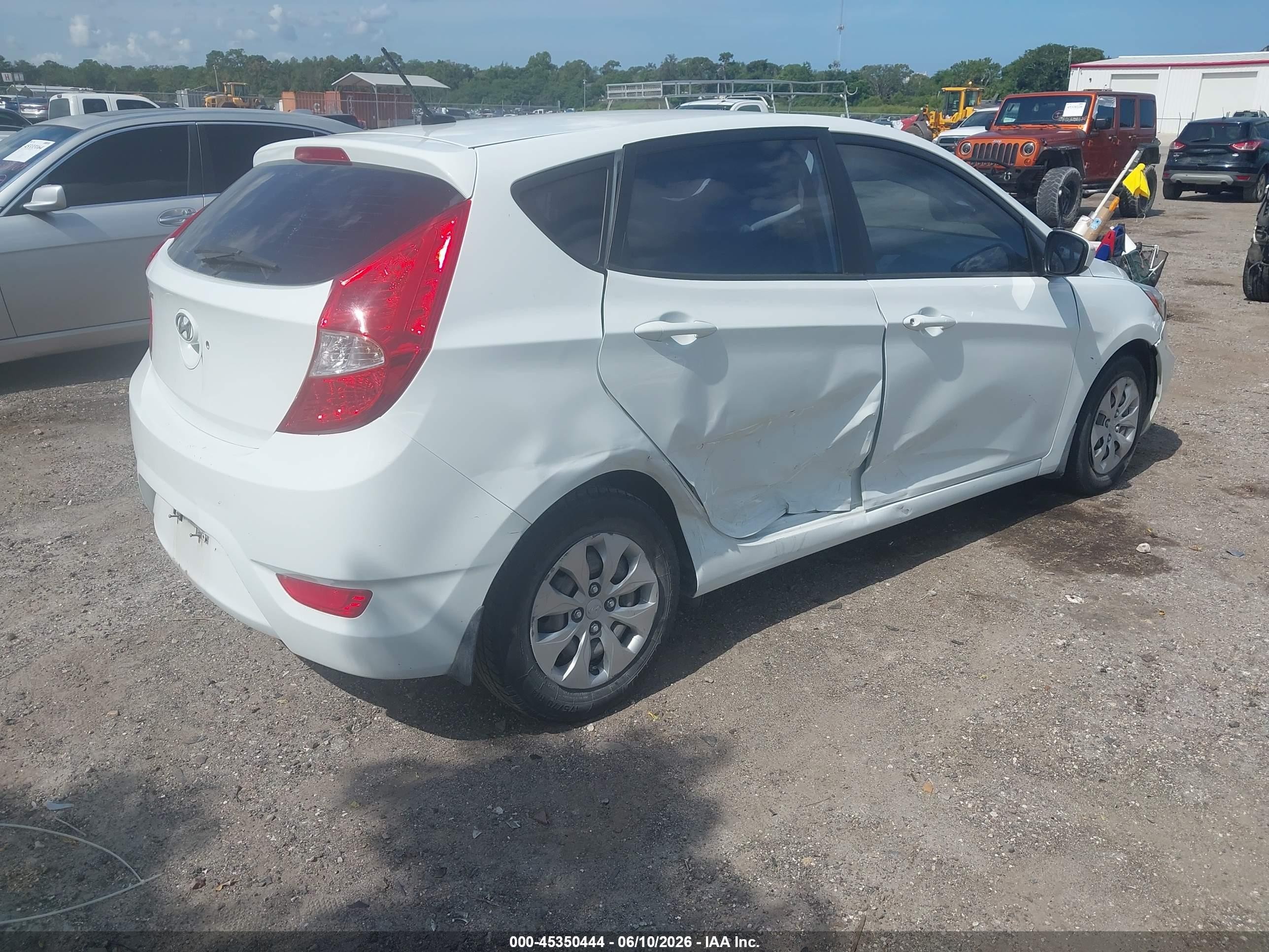 2015 Hyundai Accent Gs White vin: KMHCT5AE6FU212023