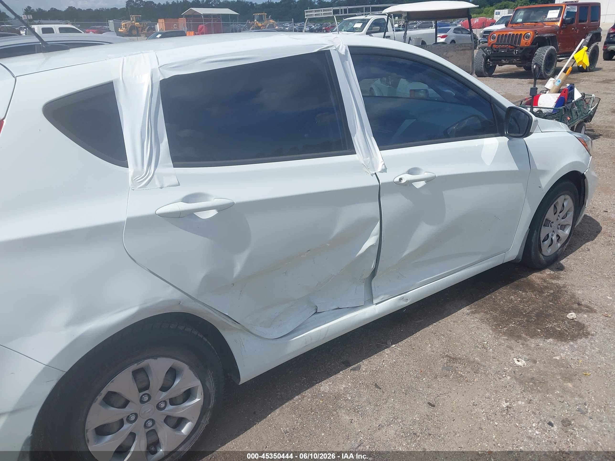 2015 Hyundai Accent Gs White vin: KMHCT5AE6FU212023