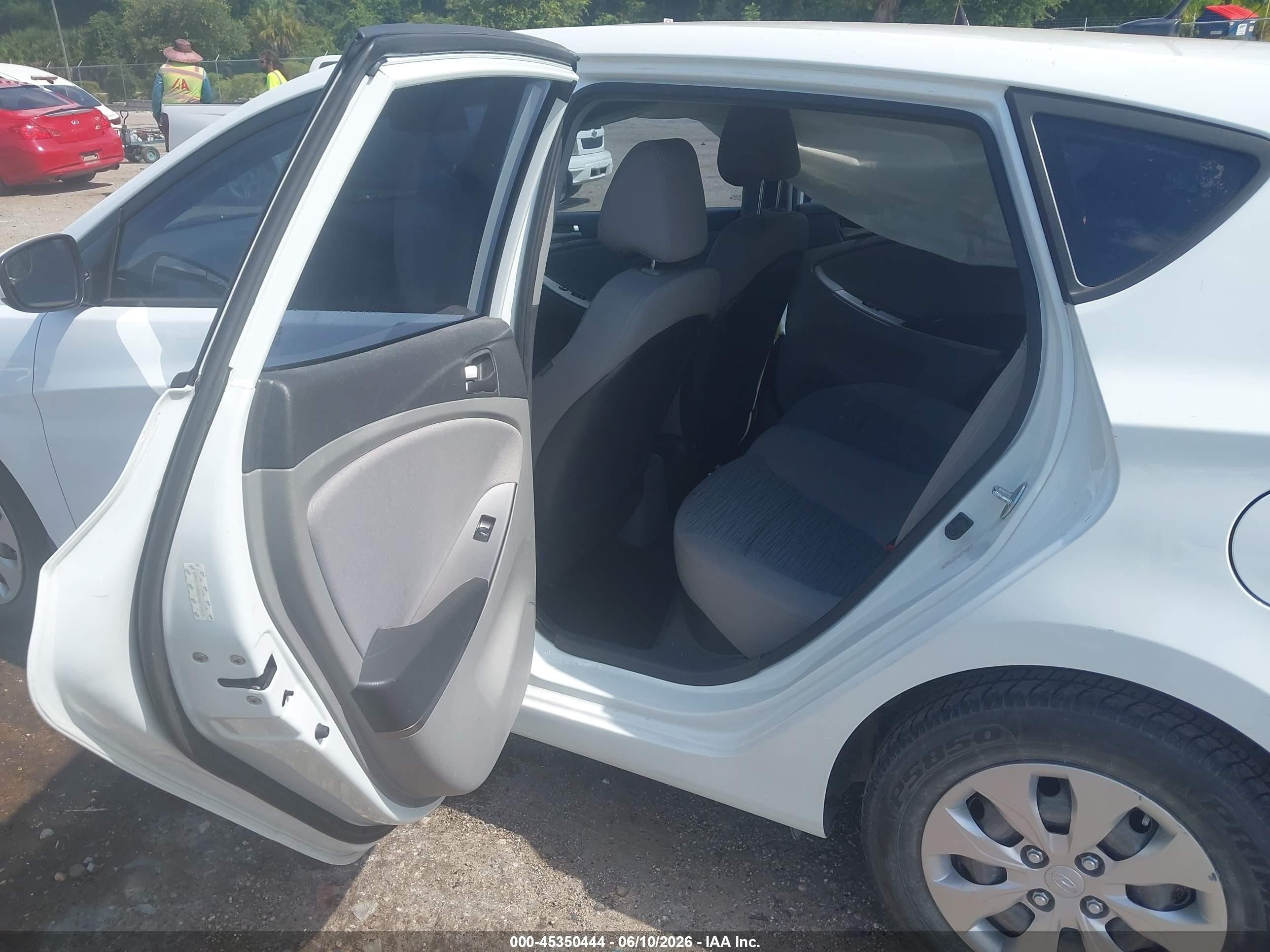 2015 Hyundai Accent Gs White vin: KMHCT5AE6FU212023