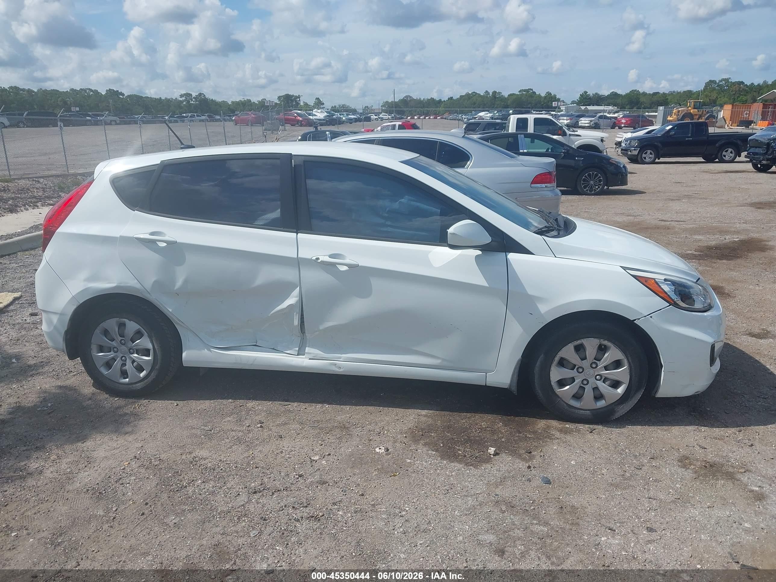 2015 Hyundai Accent Gs White vin: KMHCT5AE6FU212023
