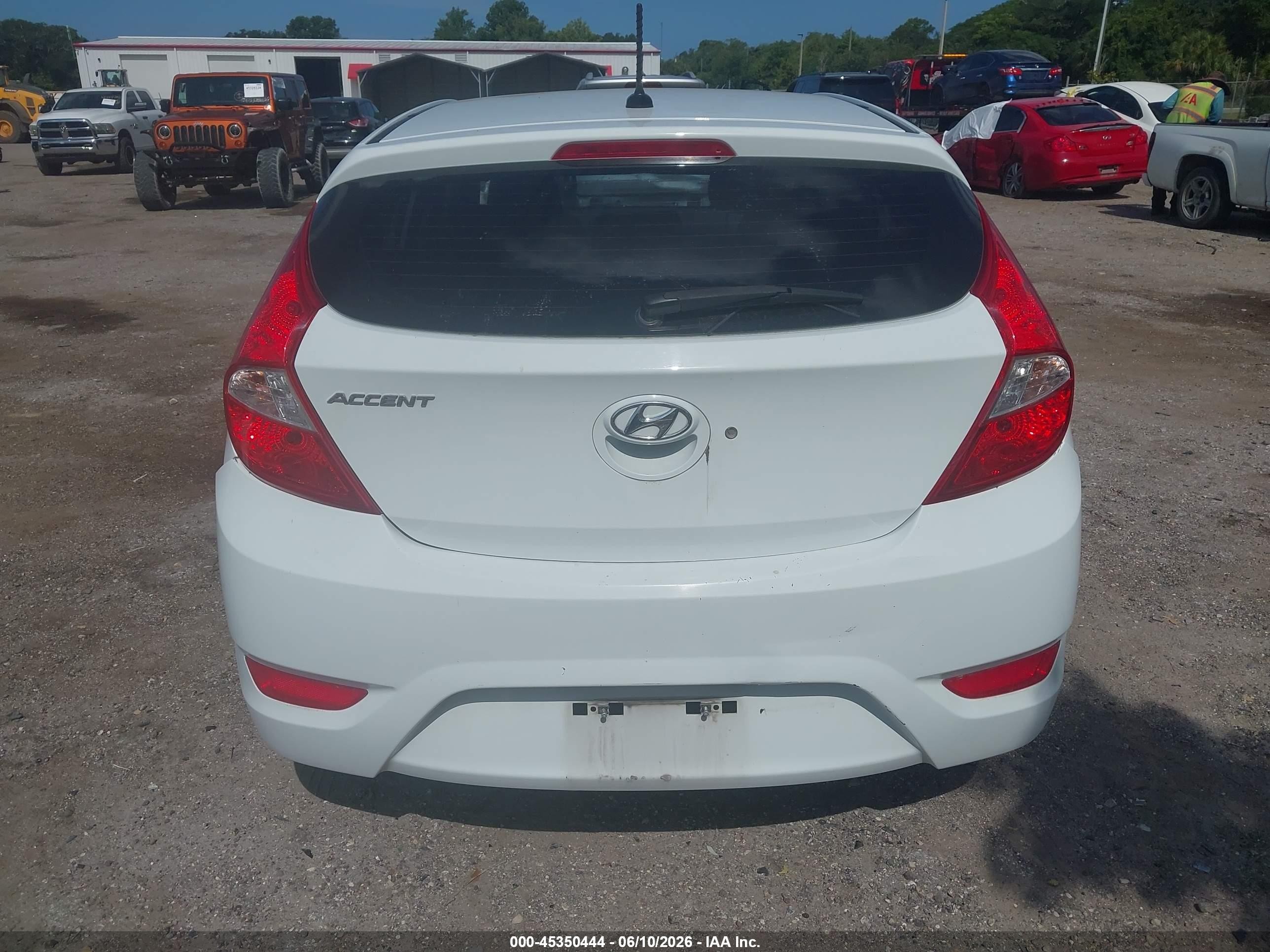 2015 Hyundai Accent Gs White vin: KMHCT5AE6FU212023