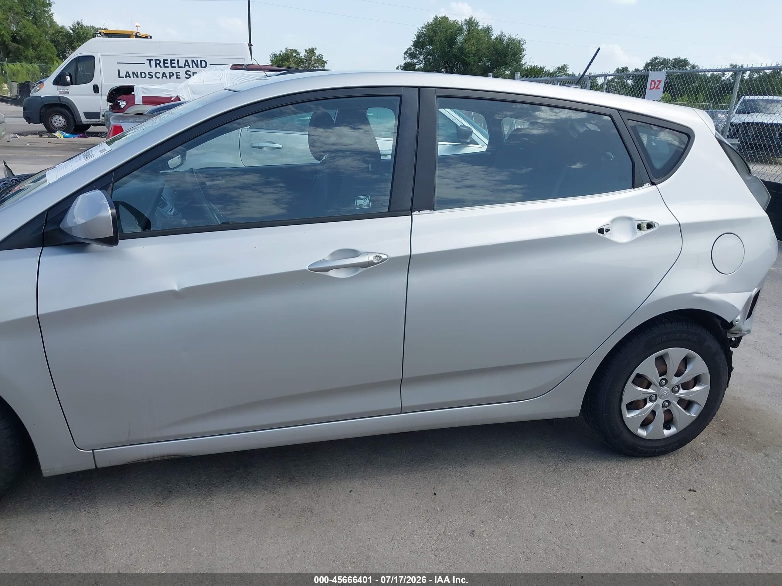 2015 Hyundai Accent Gs Silver vin: KMHCT5AE6FU213351