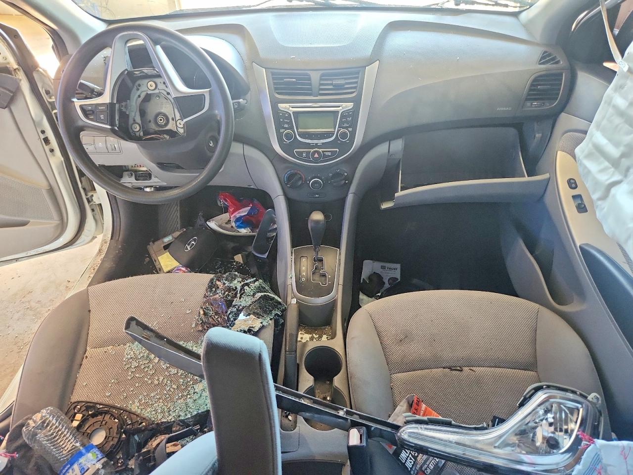 2012 Hyundai Accent Gs Белый vin: KMHCT5AE7CU015535