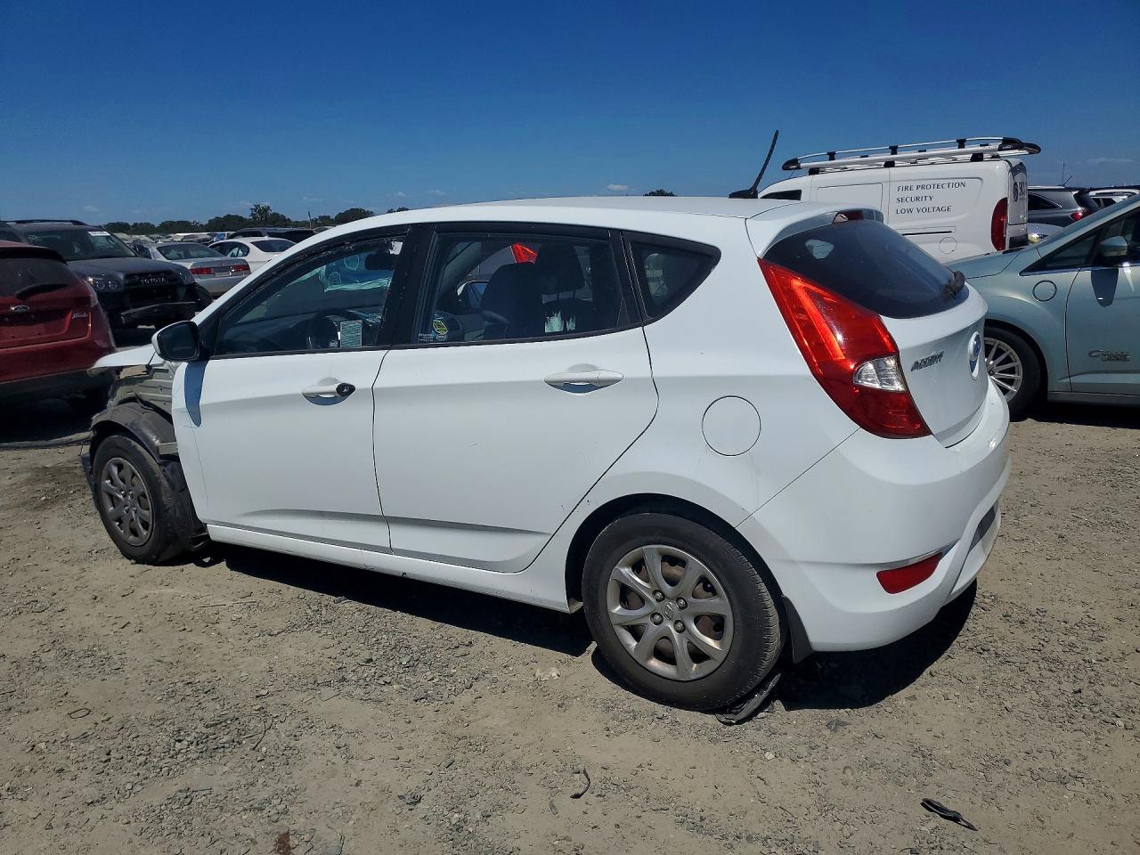 2012 Hyundai Accent Gs White vin: KMHCT5AE7CU051712