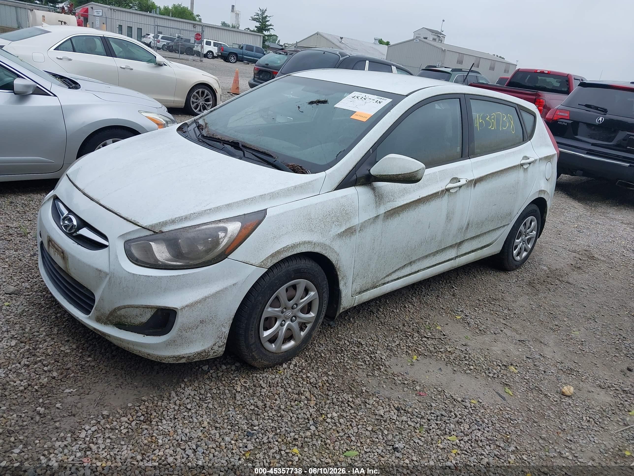 2013 Hyundai Accent Gs White vin: KMHCT5AE7DU080998
