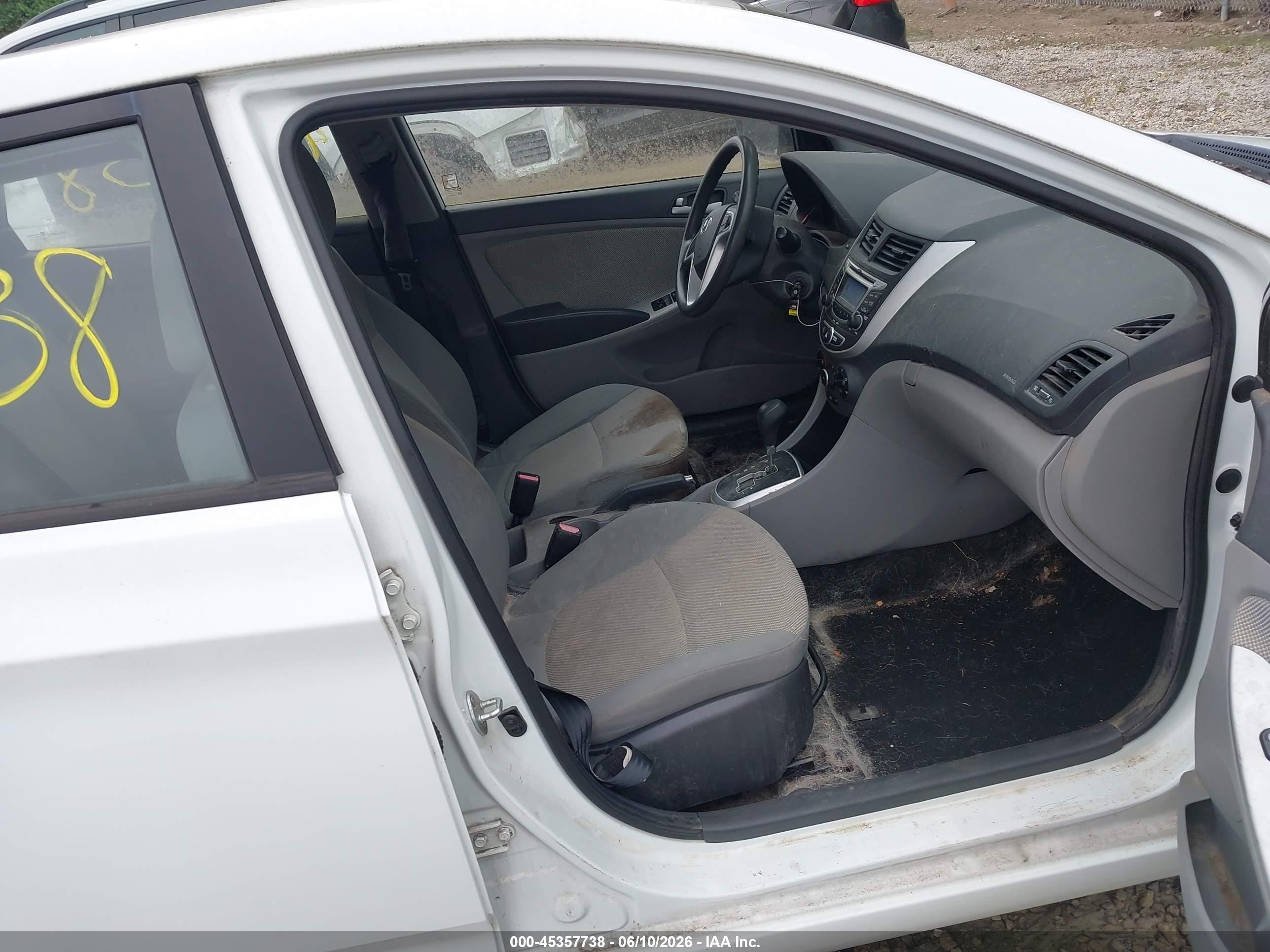 2013 Hyundai Accent Gs White vin: KMHCT5AE7DU080998