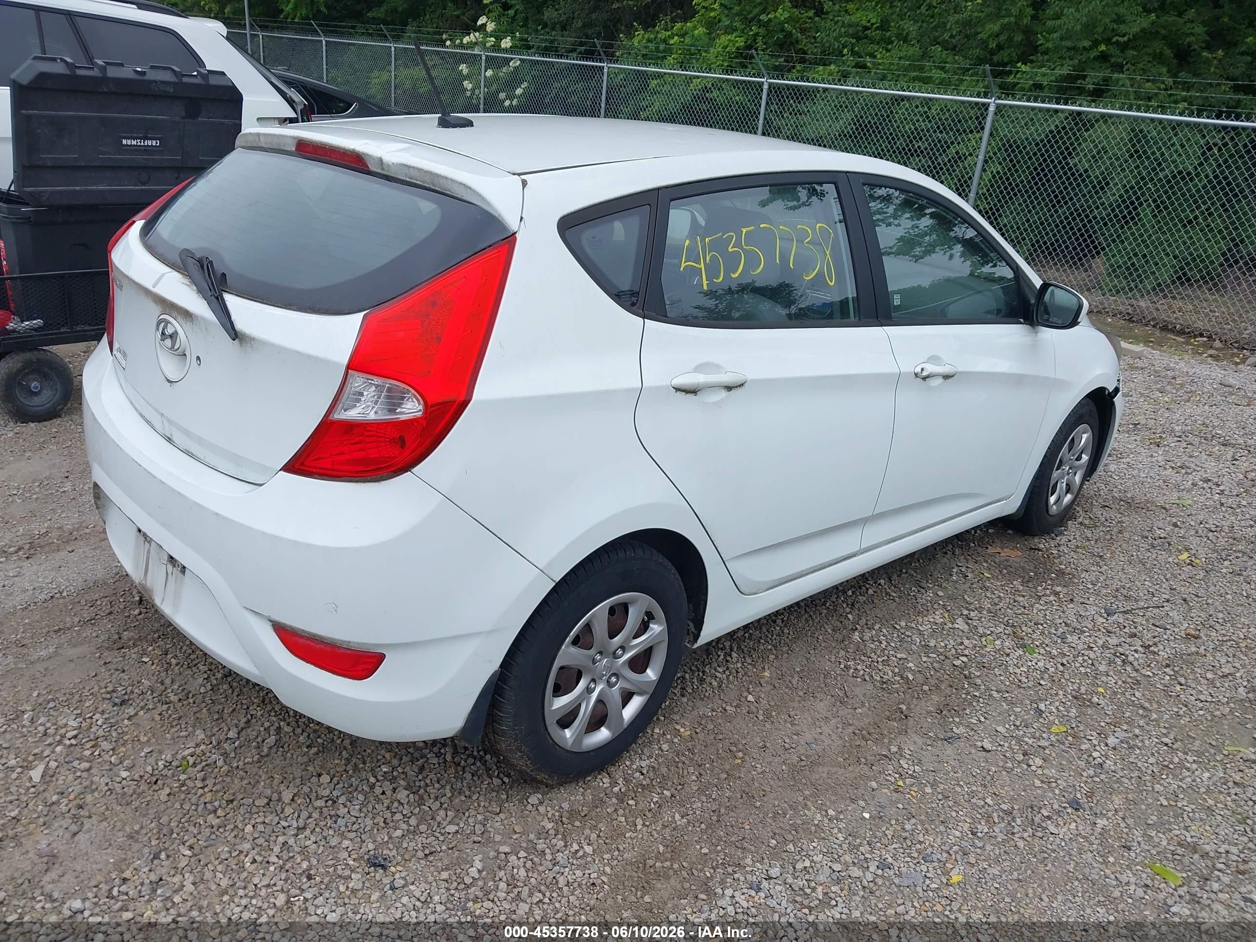 2013 Hyundai Accent Gs White vin: KMHCT5AE7DU080998