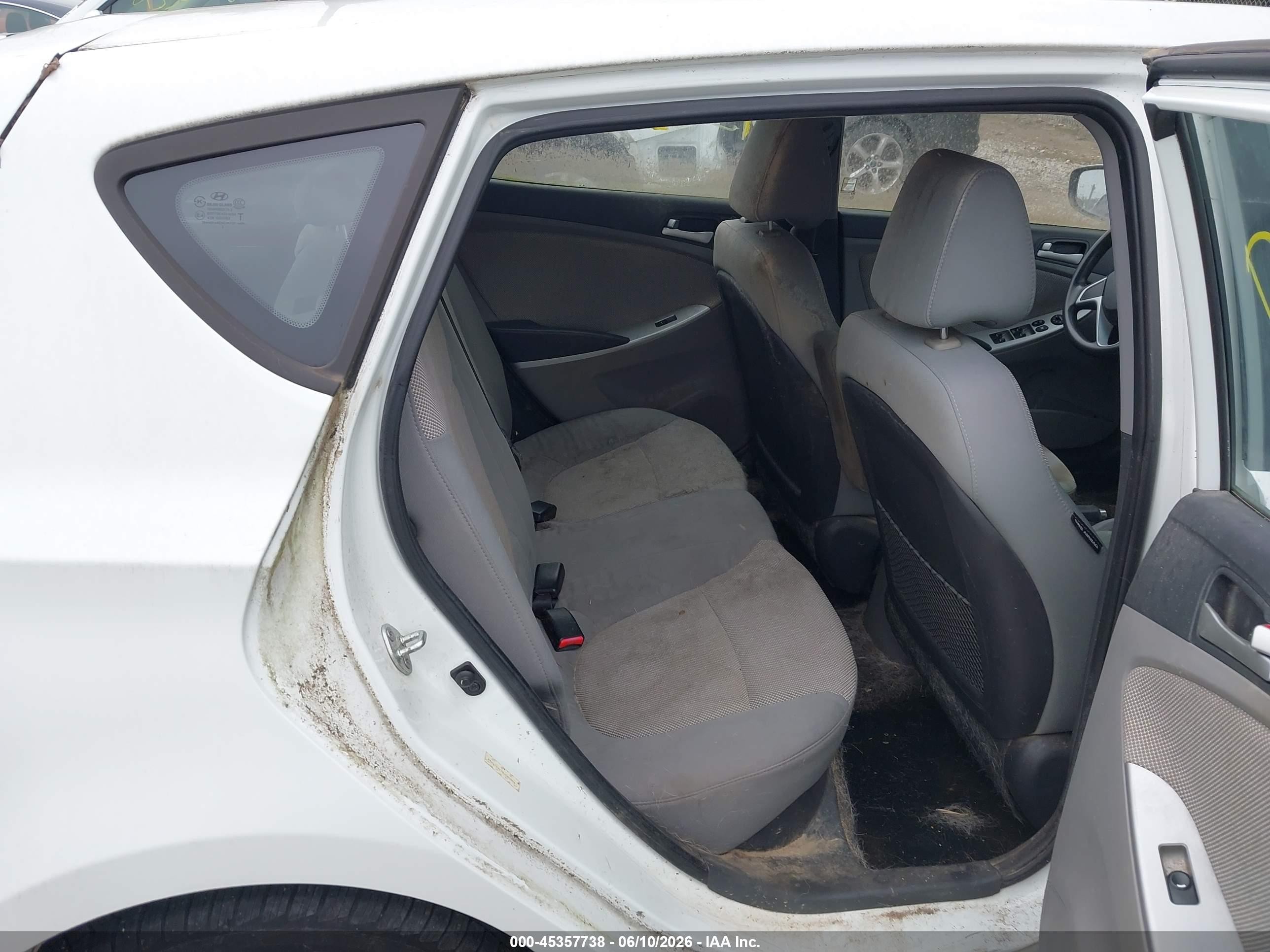 2013 Hyundai Accent Gs White vin: KMHCT5AE7DU080998