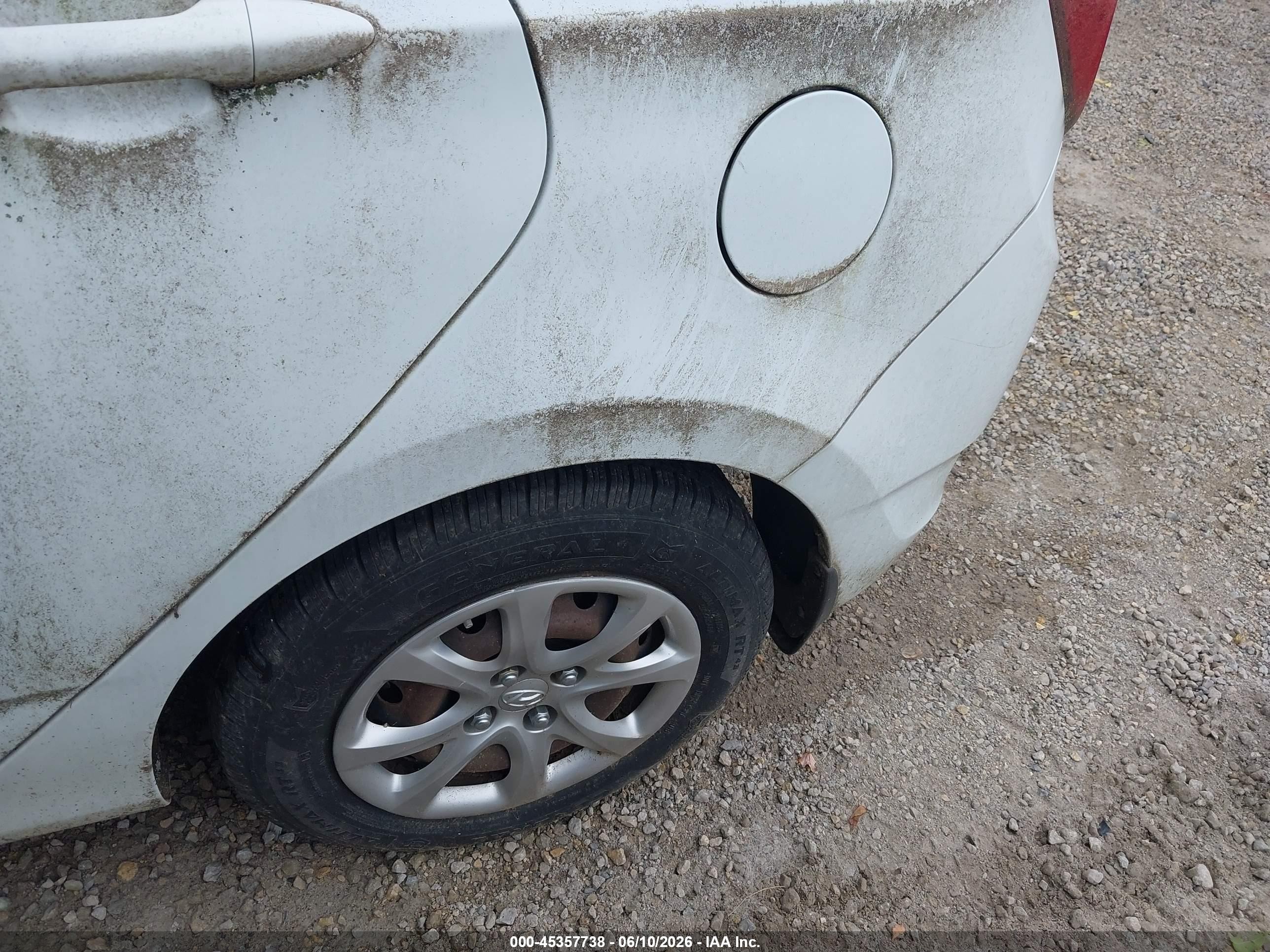 2013 Hyundai Accent Gs White vin: KMHCT5AE7DU080998