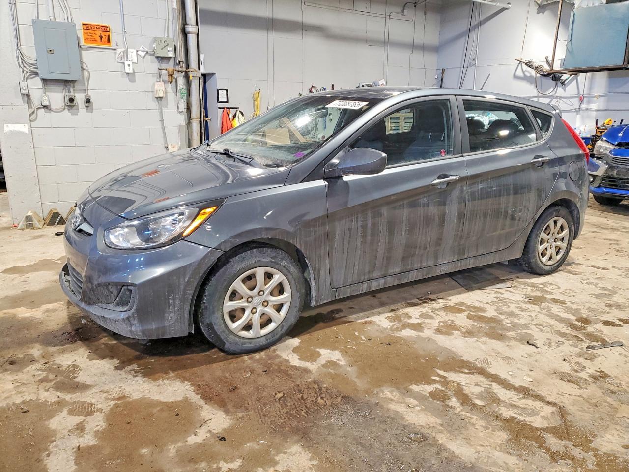 2013 Hyundai Accent Gls Gray vin: KMHCT5AE7DU096943