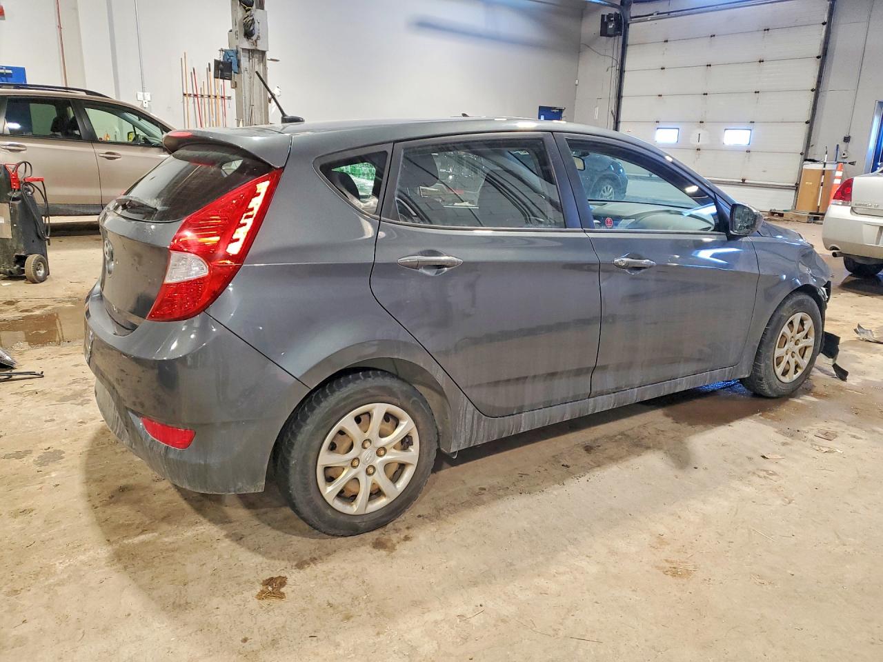 2013 Hyundai Accent Gls Gray vin: KMHCT5AE7DU096943